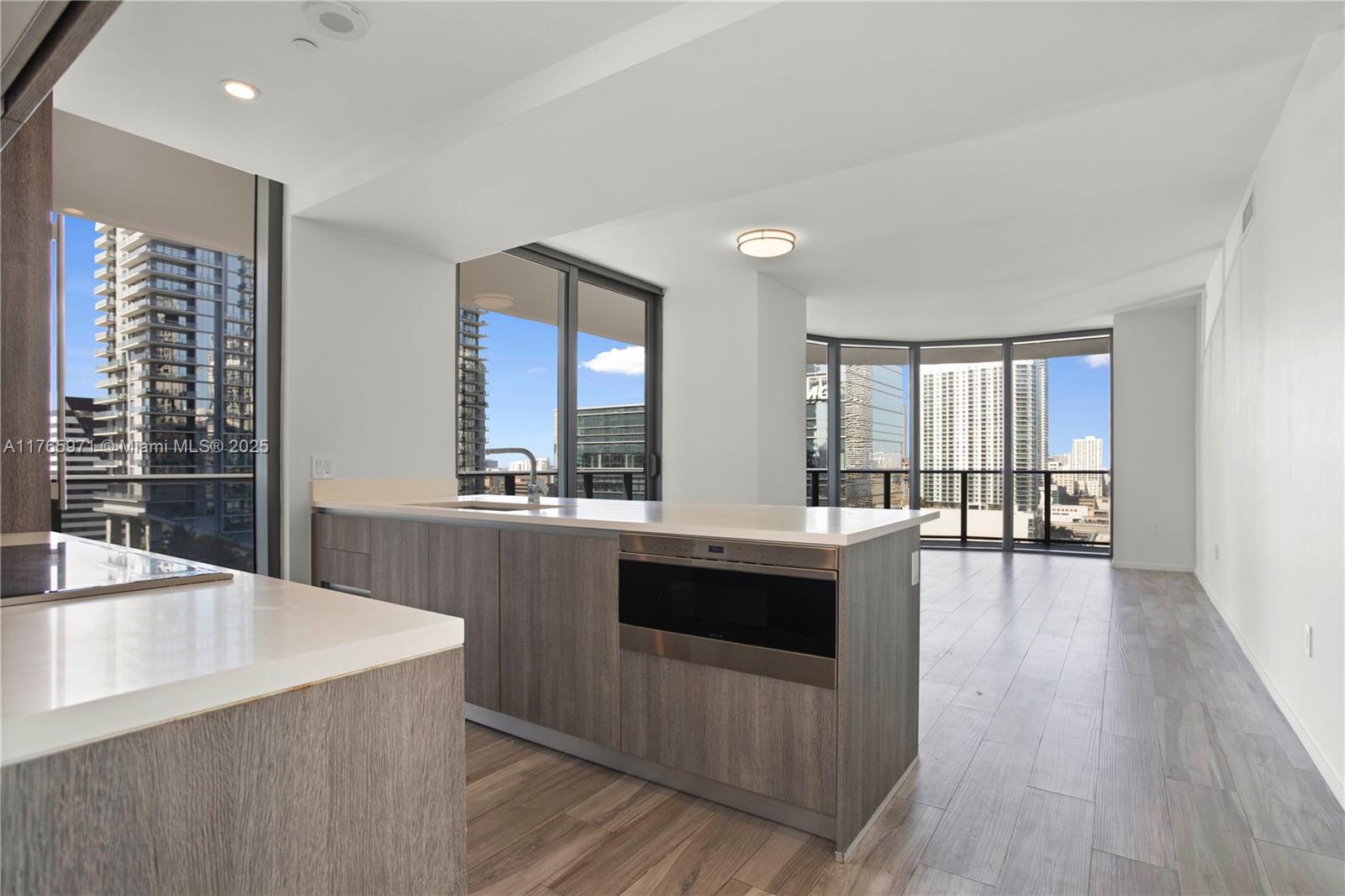 Miami, Florida, 33130, United States, 3 Bedrooms Bedrooms, ,3 BathroomsBathrooms,Residential,For Sale,1743213
