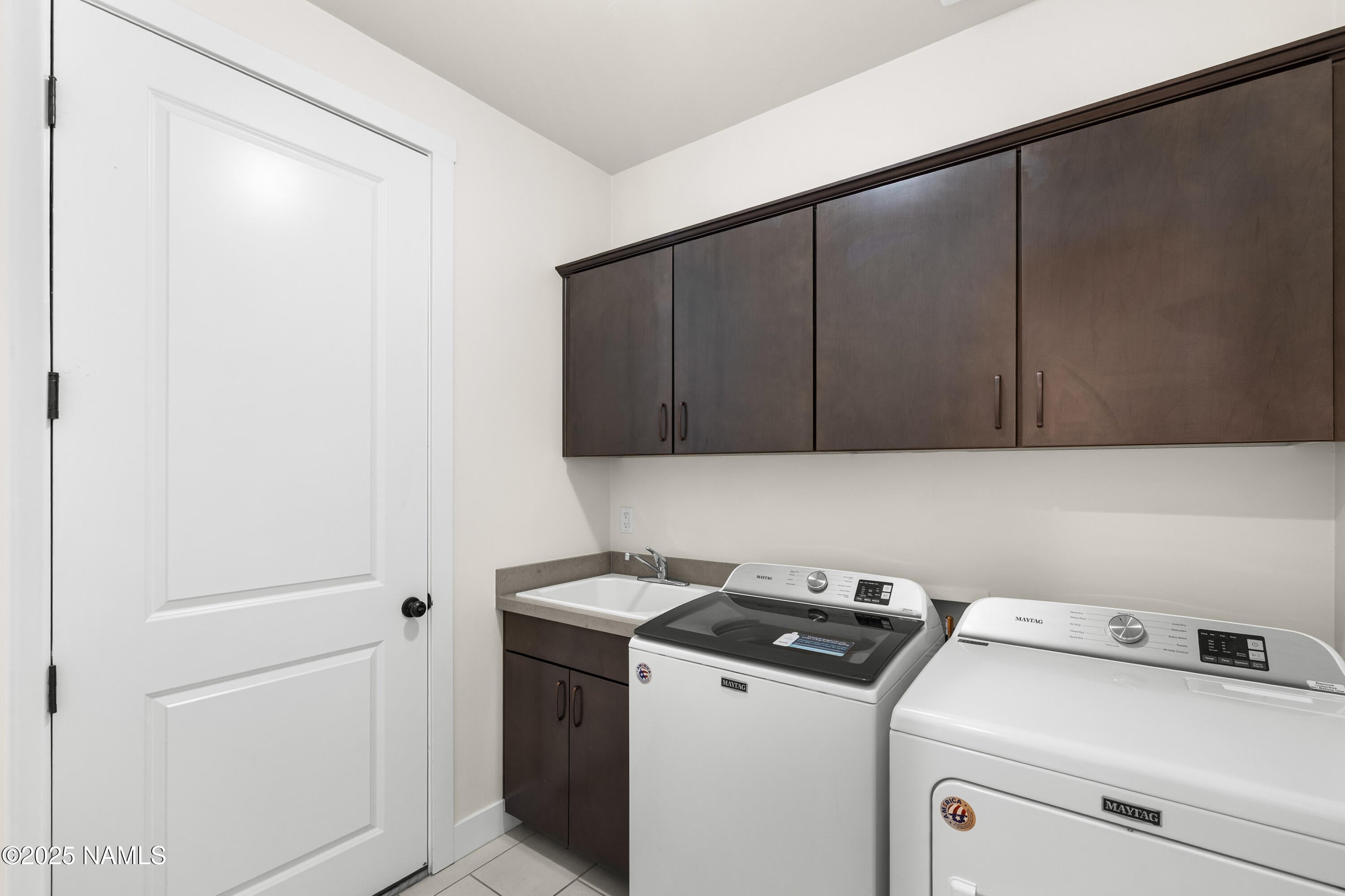 Flagstaff, Arizona, 86001, United States, 5 Bedrooms Bedrooms, ,4 BathroomsBathrooms,Residential,For Sale,1902555