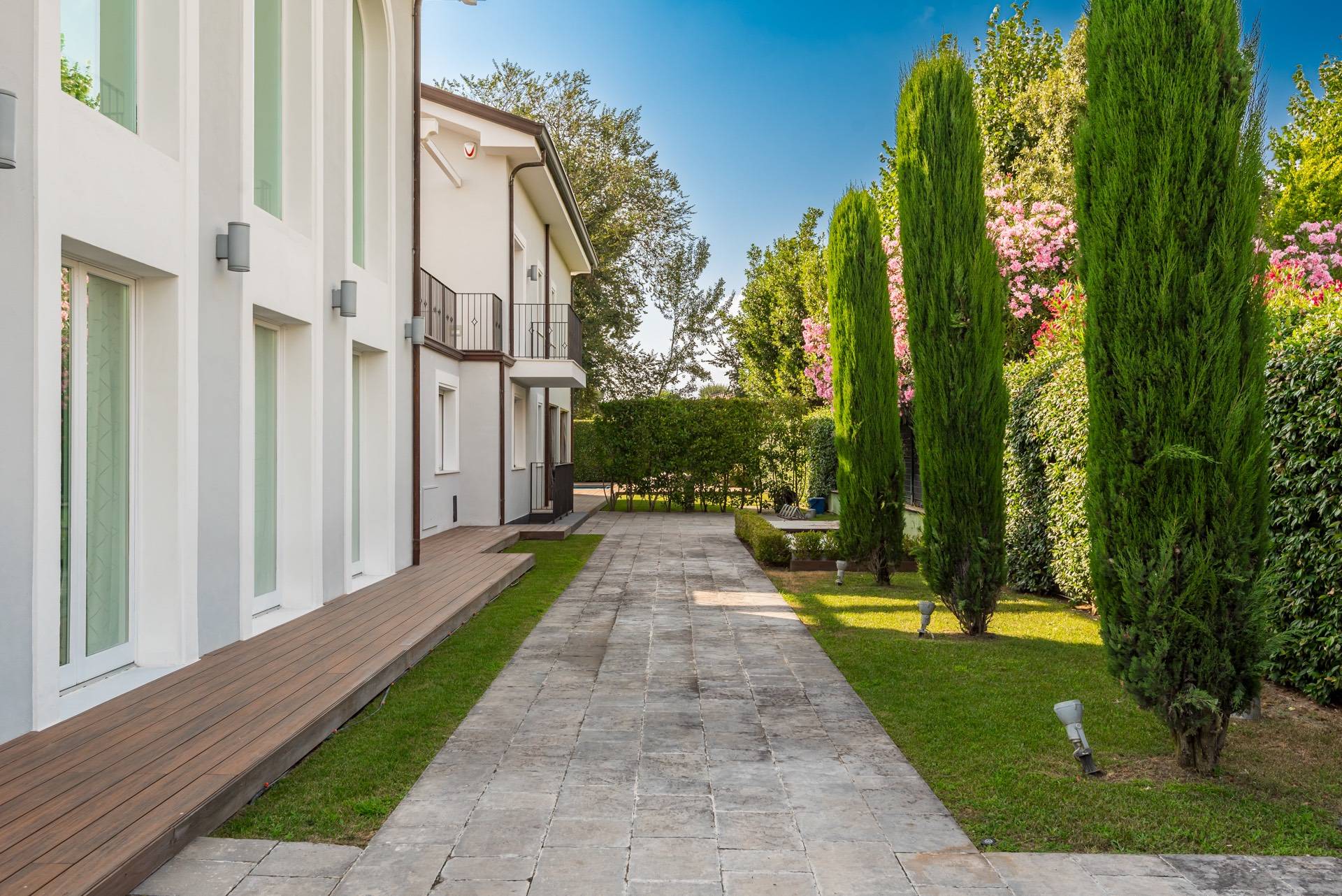 Forte dei Marmi, Lucca, 55042, IT, 5 Bedrooms Bedrooms, ,9 BathroomsBathrooms,Residential,For Sale,1950777