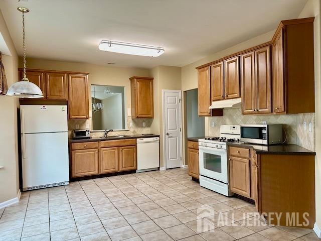 Monroe, New Jersey, 08831, United States, 2 Bedrooms Bedrooms, ,2 BathroomsBathrooms,Residential,For Sale,1923582