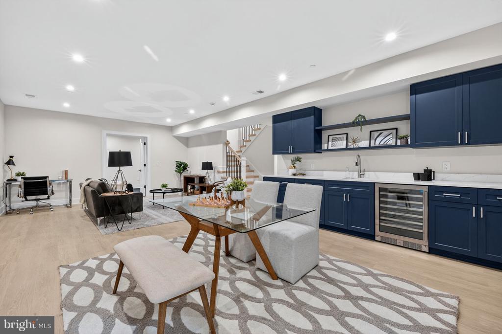 Kensington, Maryland, 20895, United States, 5 Bedrooms Bedrooms, ,5 BathroomsBathrooms,Residential,For Sale,2048532