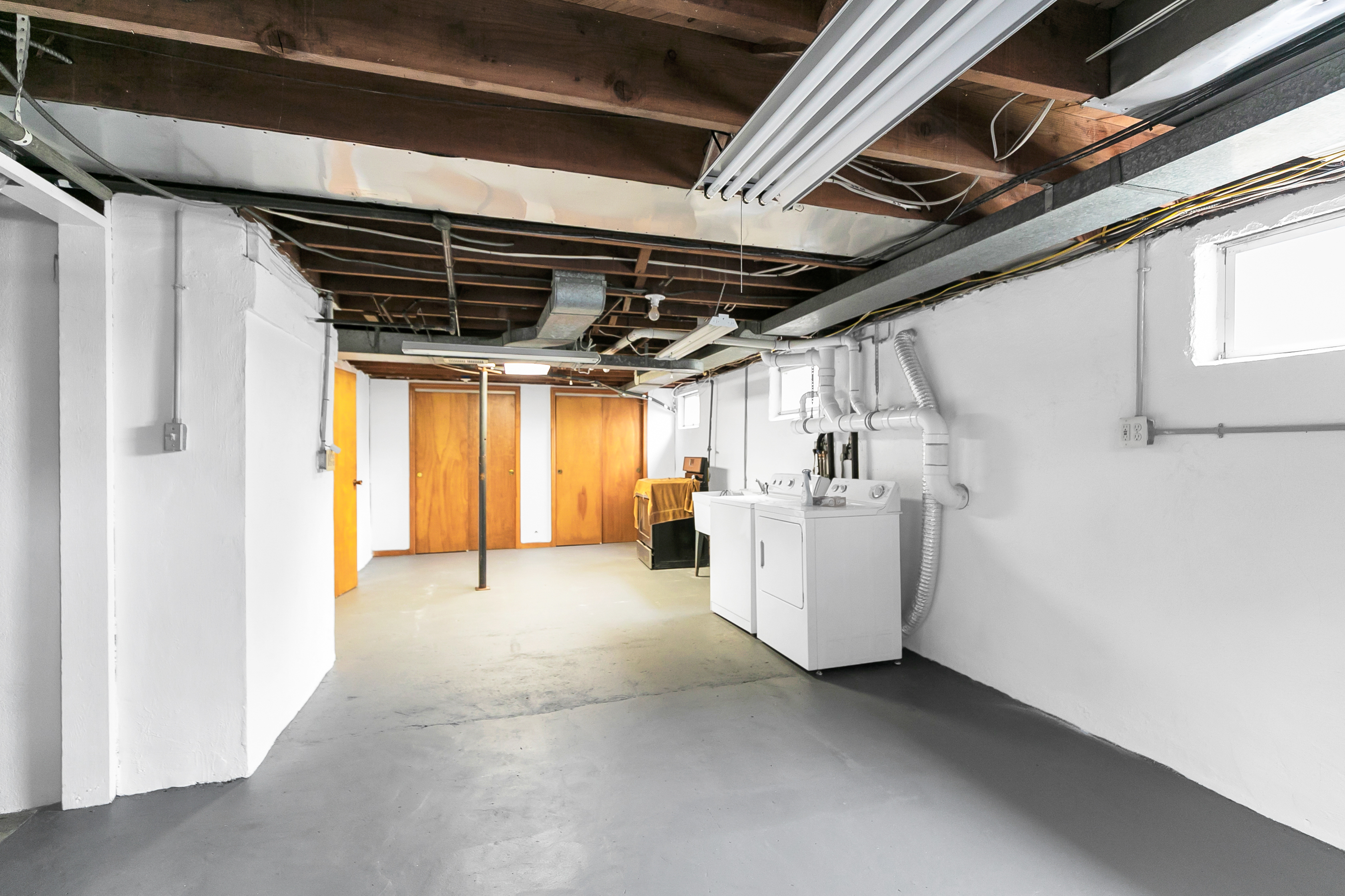  Fantastic Ranch on a Triangular  Corner Lot - 物件實景