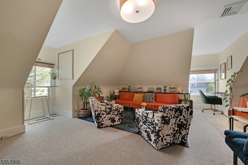 Montclair Twp., New Jersey, 07042, United States, ,Residential,For Sale,1989537