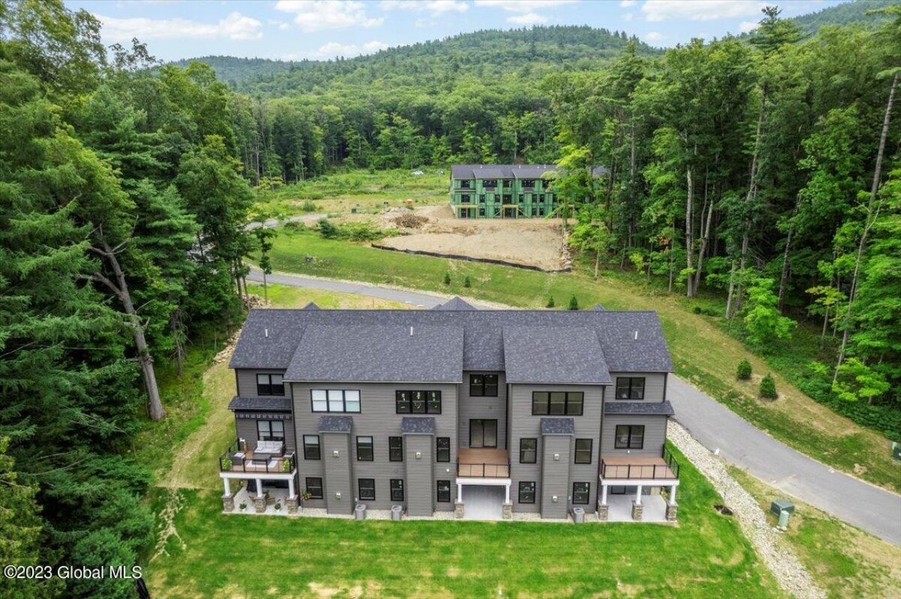 Lake George, New York, 12845, United States, 3 Bedrooms Bedrooms, ,3 BathroomsBathrooms,Residential,For Sale,1903586