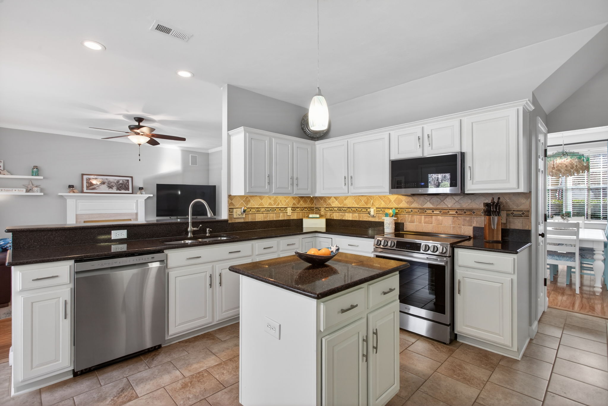 Virginia Beach, Virginia, 23456, United States, 4 Bedrooms Bedrooms, ,3 BathroomsBathrooms,Residential,For Sale,2012108