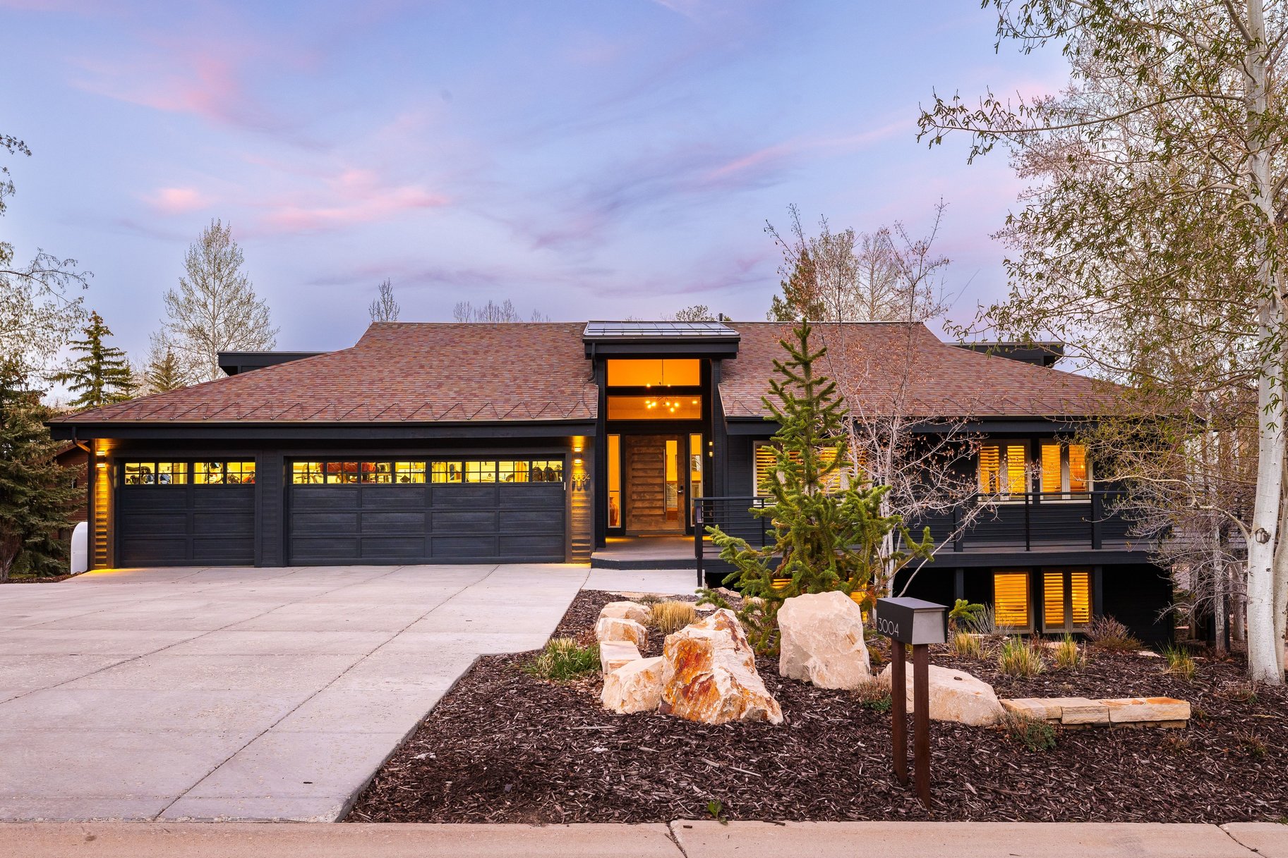  Light Filled Open Floor Plan with Great Outdoor Space - 物件實景