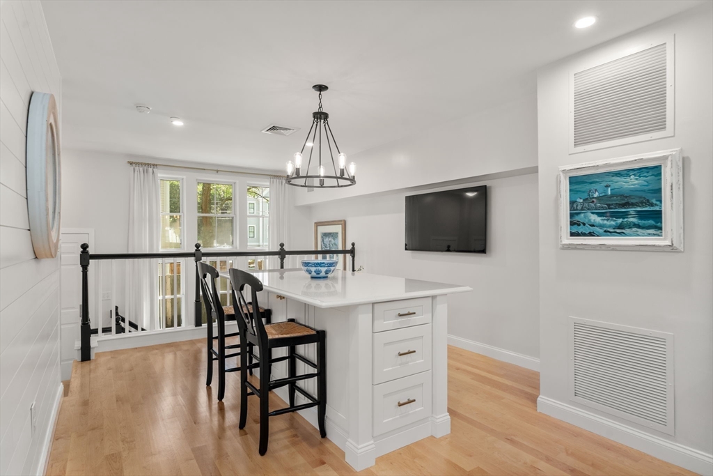 Newburyport, Massachusetts, 01950, United States, 3 Bedrooms Bedrooms, ,3 BathroomsBathrooms,Residential,For Sale,1918140