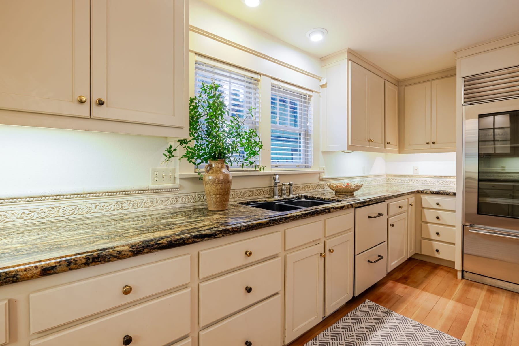  305 NW Columbia Street Bend, OR 97703 - 物件實景