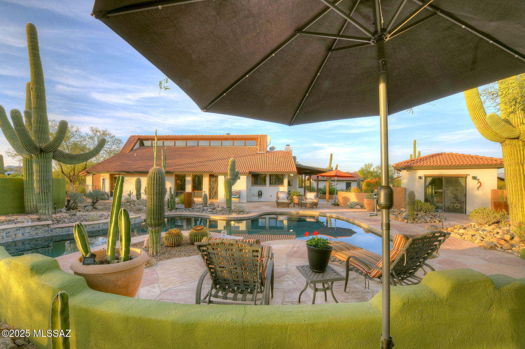 Tucson, Arizona, 85745, United States, 3 Bedrooms Bedrooms, ,3 BathroomsBathrooms,Residential,For Sale,1989628