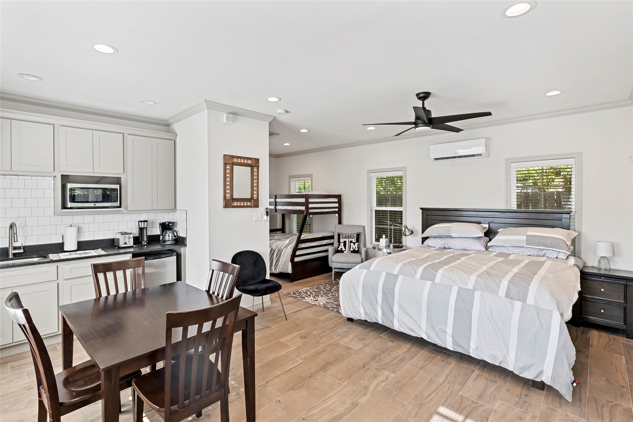 College Station, Texas, 77840, United States, 6 Bedrooms Bedrooms, ,7 BathroomsBathrooms,Residential,For Sale,1989184