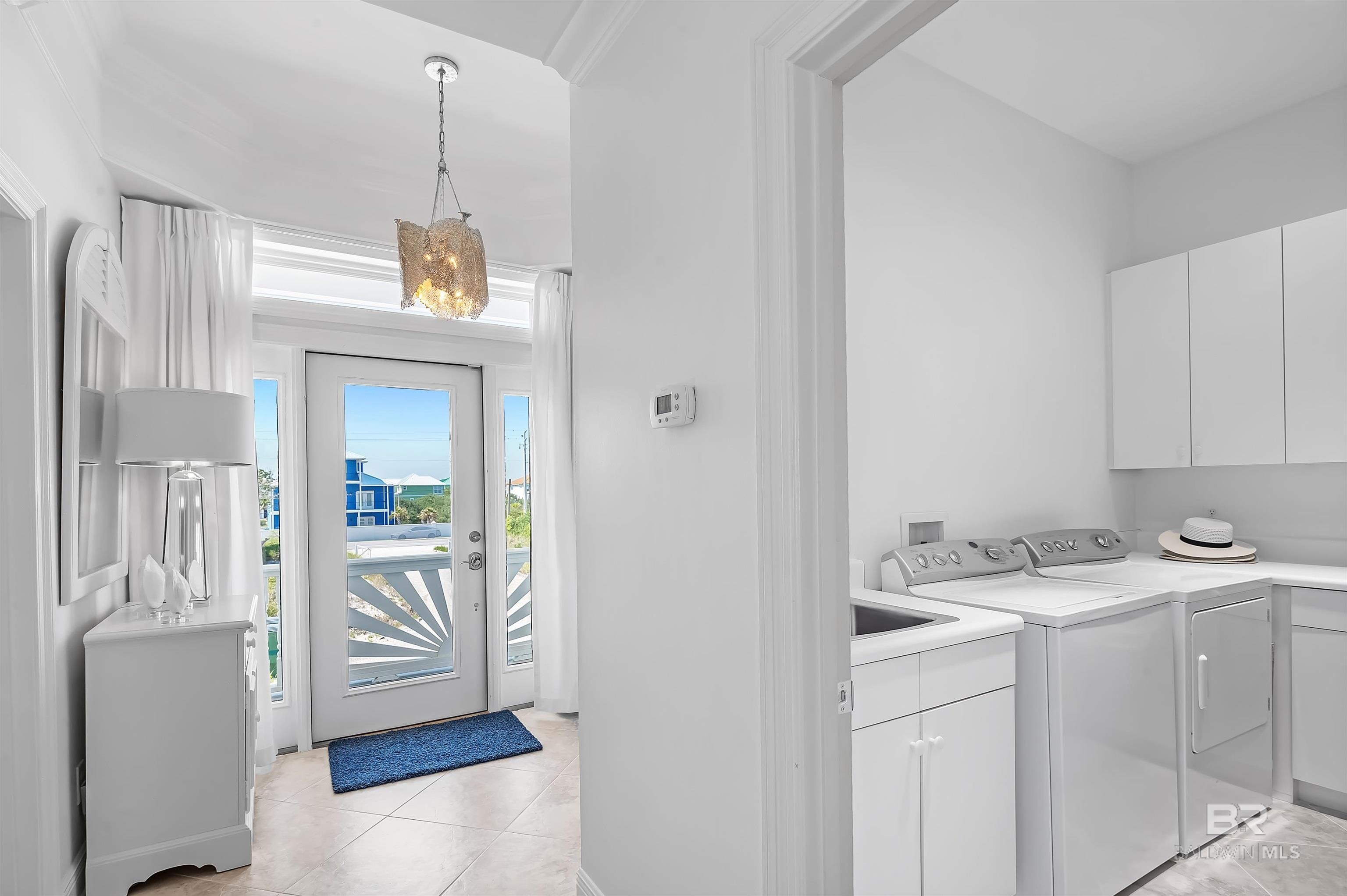 Pensacola, Florida, 32507, United States, 8 Bedrooms Bedrooms, ,9 BathroomsBathrooms,Residential,For Sale,1983870