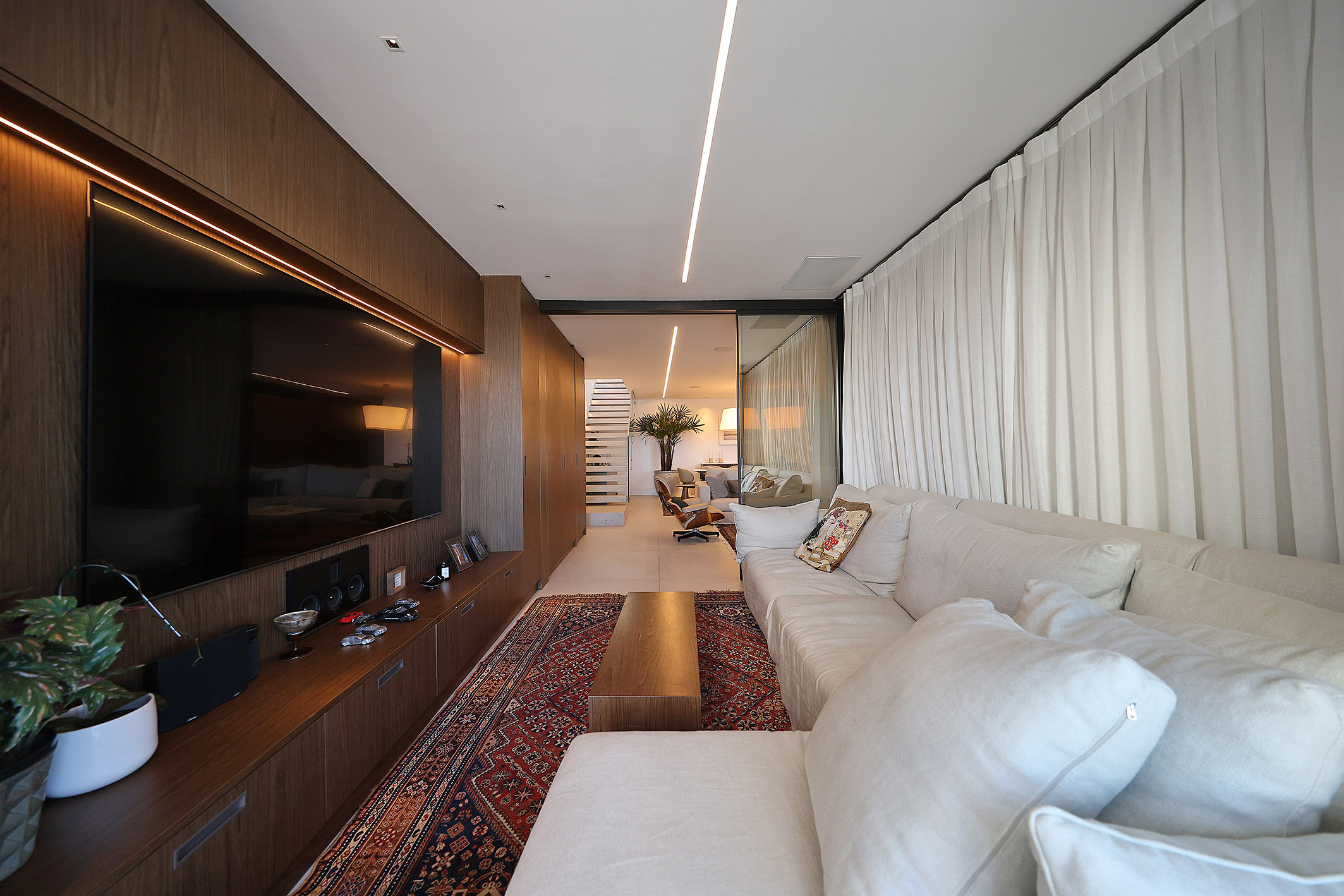  Uninterrupted Ocean Views in a One-of-a-Kind Penthouse in Leblon - 物件實景