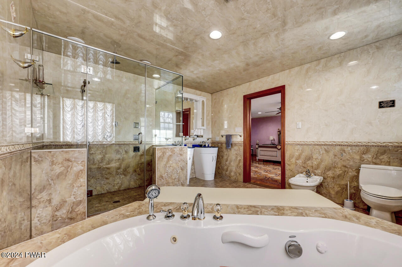 Albrightsville, Pennsylvania, 18210, United States, 4 Bedrooms Bedrooms, ,5 BathroomsBathrooms,Residential,For Sale,1982857