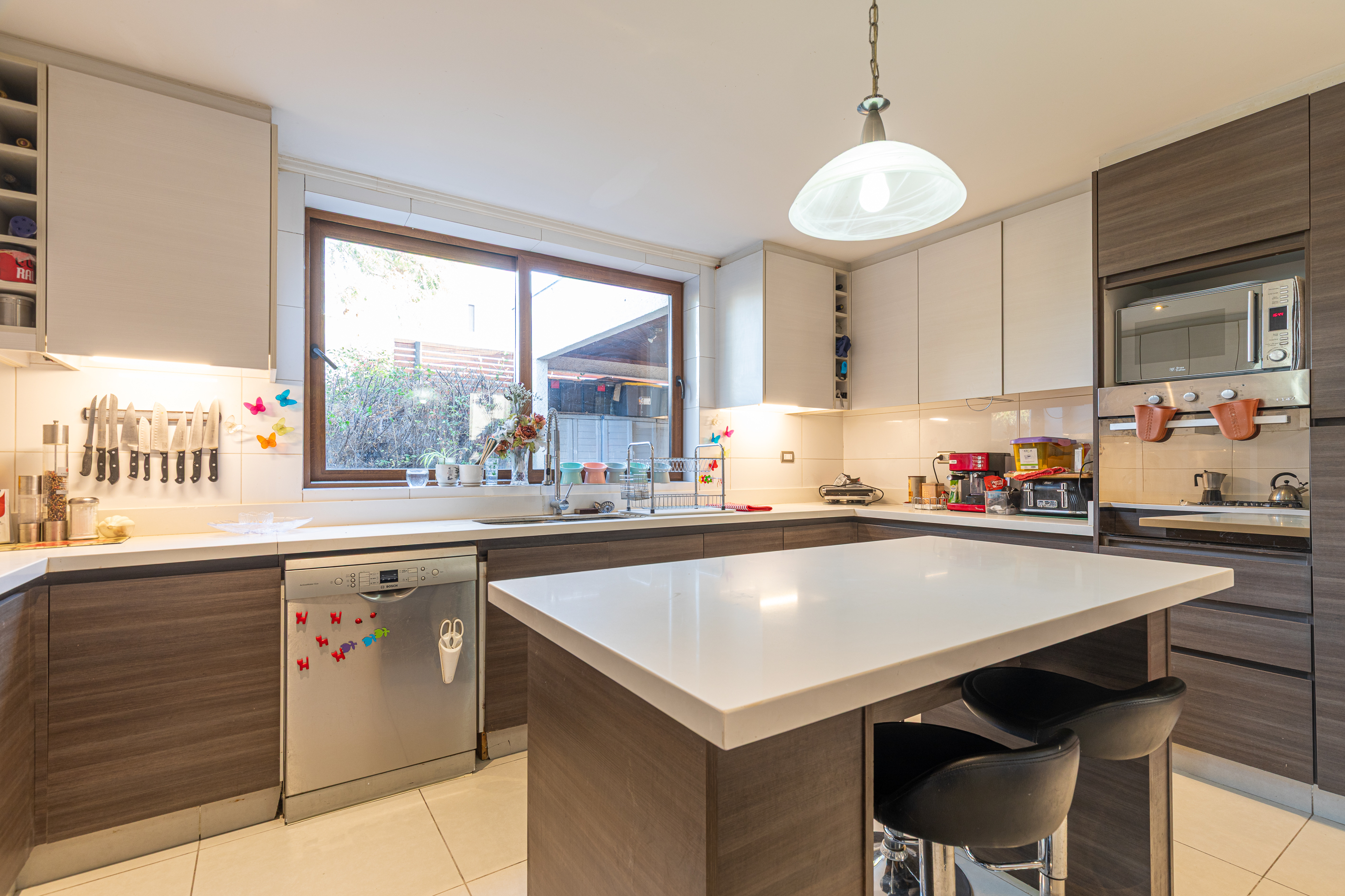  4-Bedroom Home in a Well-Established Gated Community - 物件實景