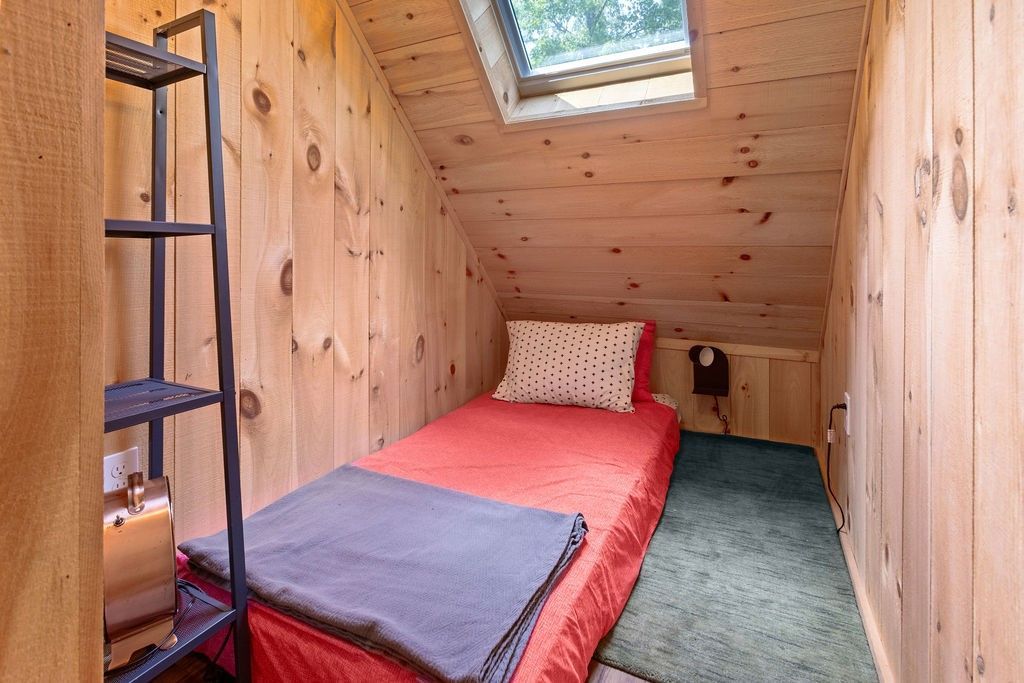 New Kingston, New York, 12459, United States, 3 Bedrooms Bedrooms, ,2 BathroomsBathrooms,Residential,For Sale,1907785
