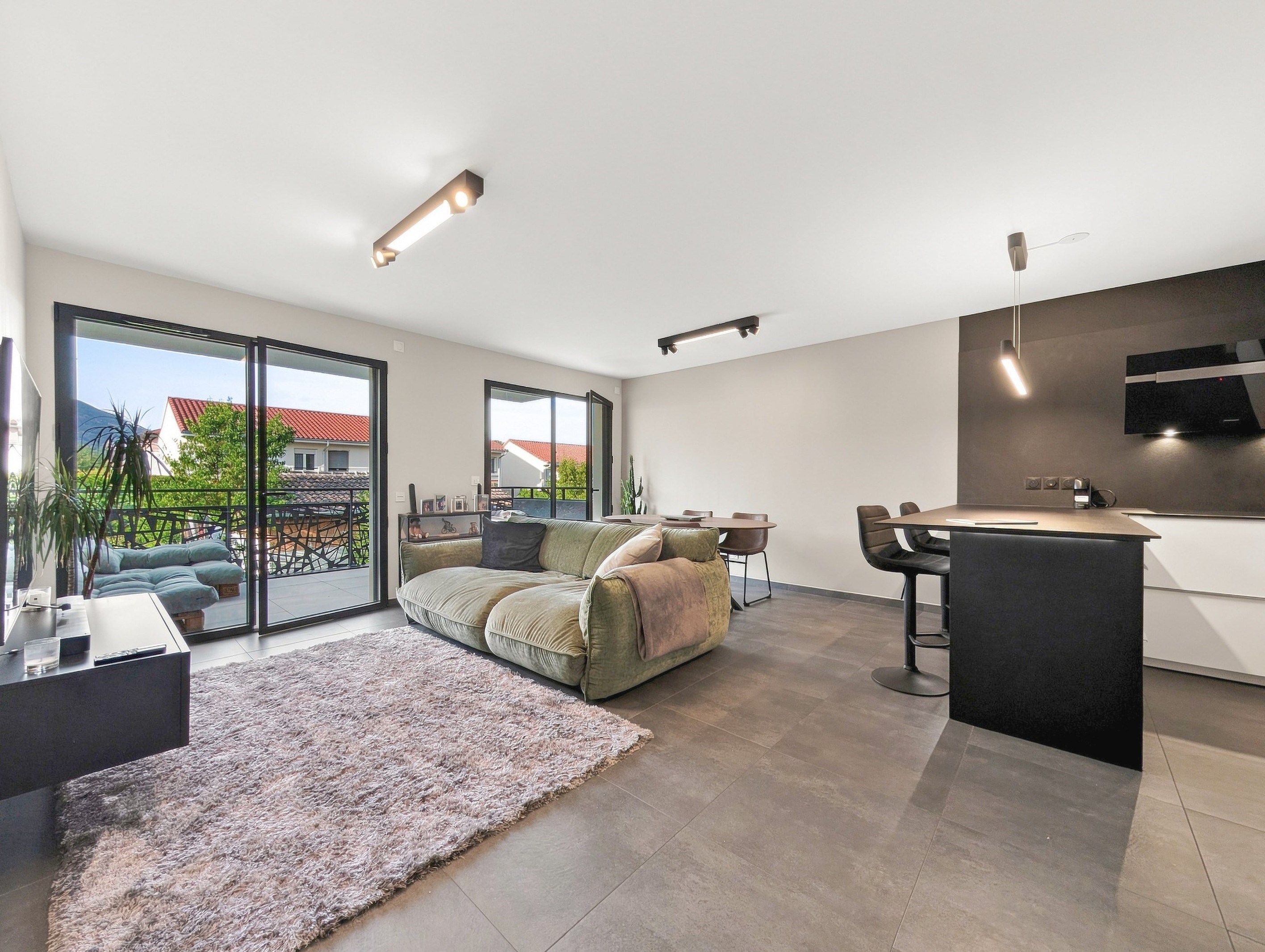  Modern & Turnkey 2-Bedroom Apartment - 物件實景