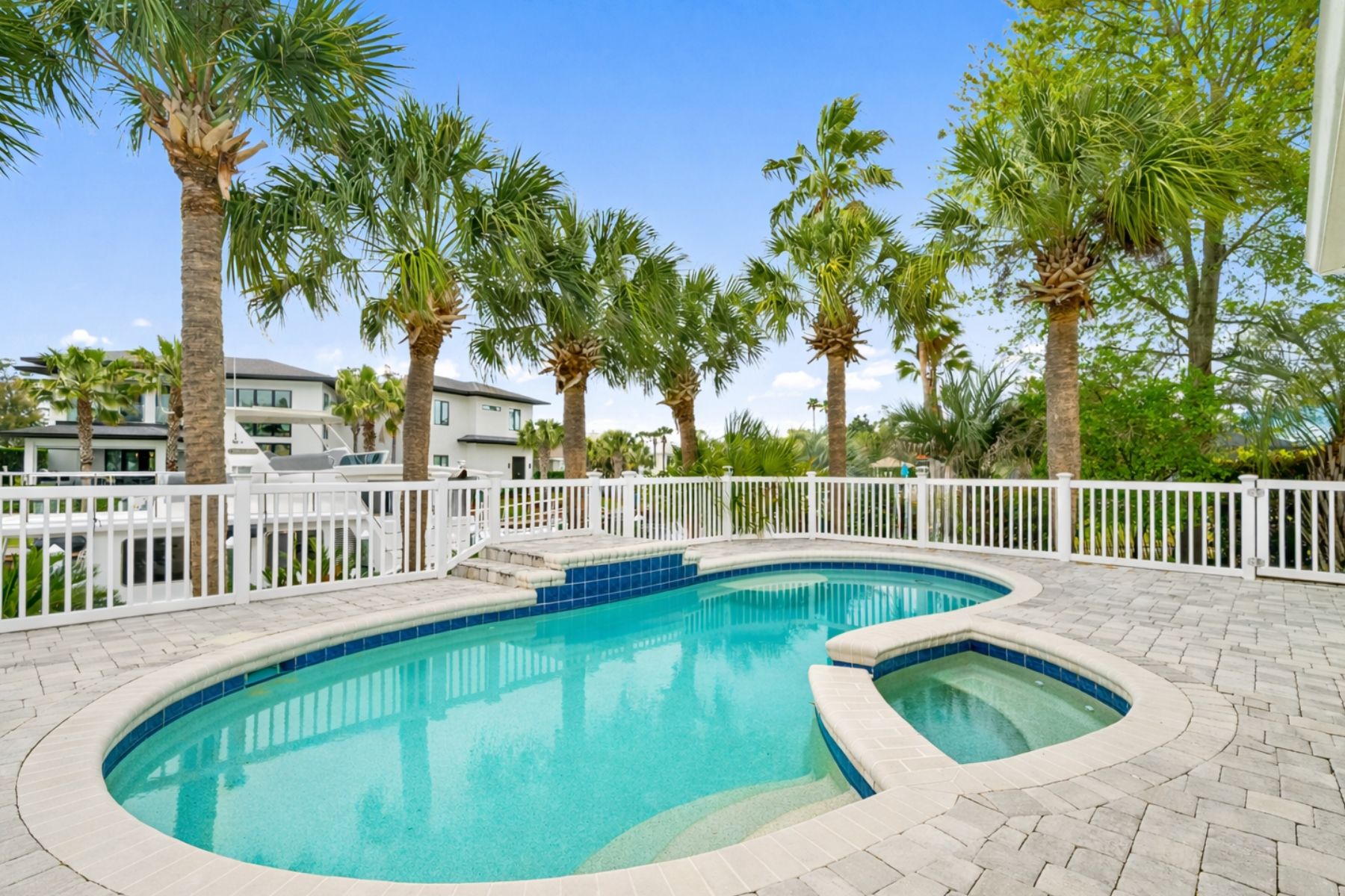  Thoughtfully-Designed Waterfront Retreat With Gulf And Bay Access - 物件實景