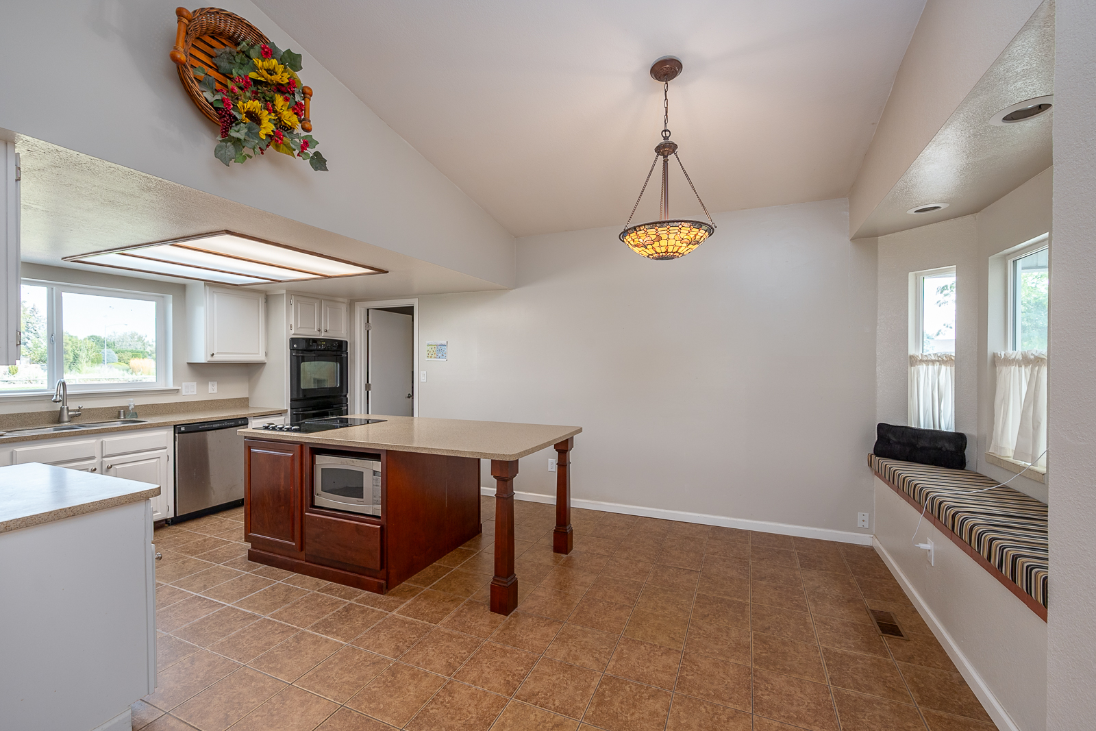 Moses Lake, Washington, 98837, United States, 3 Bedrooms Bedrooms, ,2 BathroomsBathrooms,Residential,For Sale,1915688