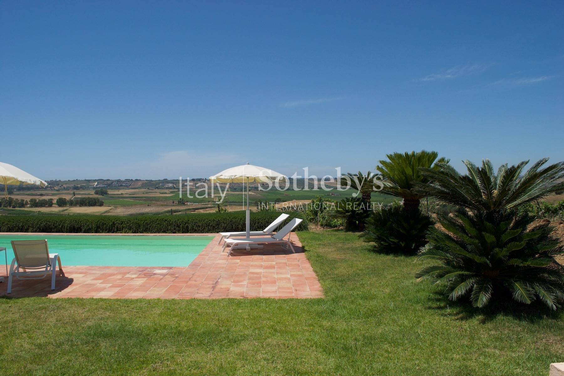  Stunning villa immersed in the countryside and overlooking the sea - 物件實景