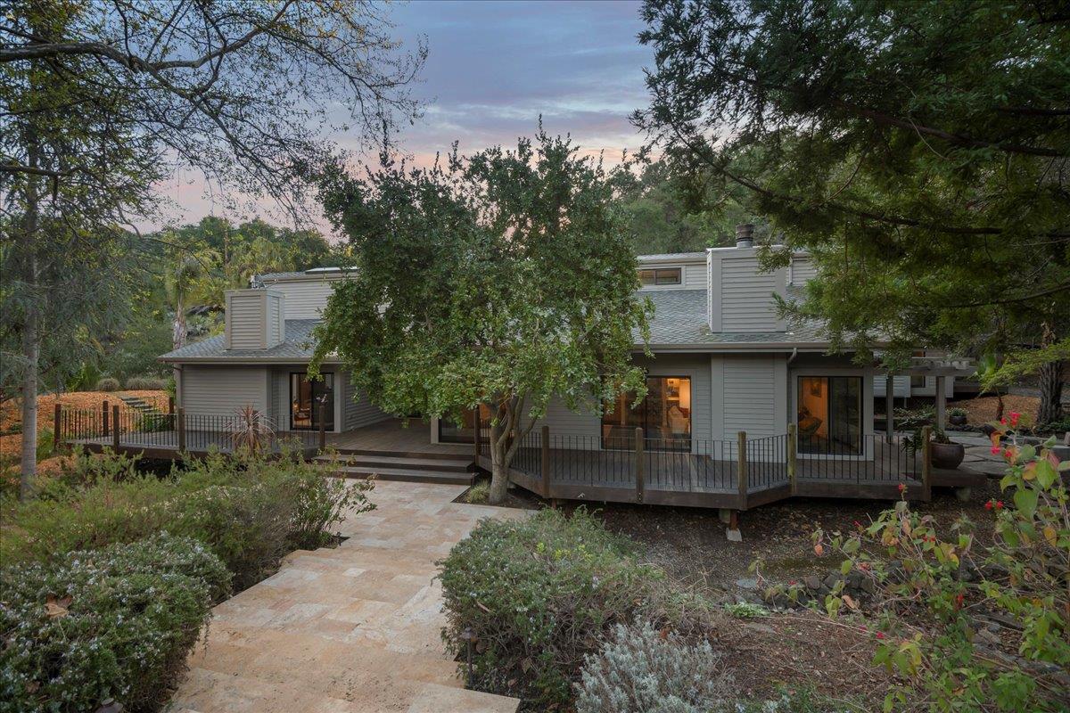 Los Altos Hills, California, 94022, United States, 5 Bedrooms Bedrooms, ,5 BathroomsBathrooms,Residential,For Sale,1907317