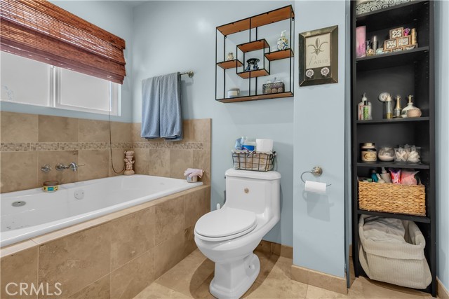 Huntington Park, California, 90255, United States, 4 Bedrooms Bedrooms, ,Residential,For Sale,1987109