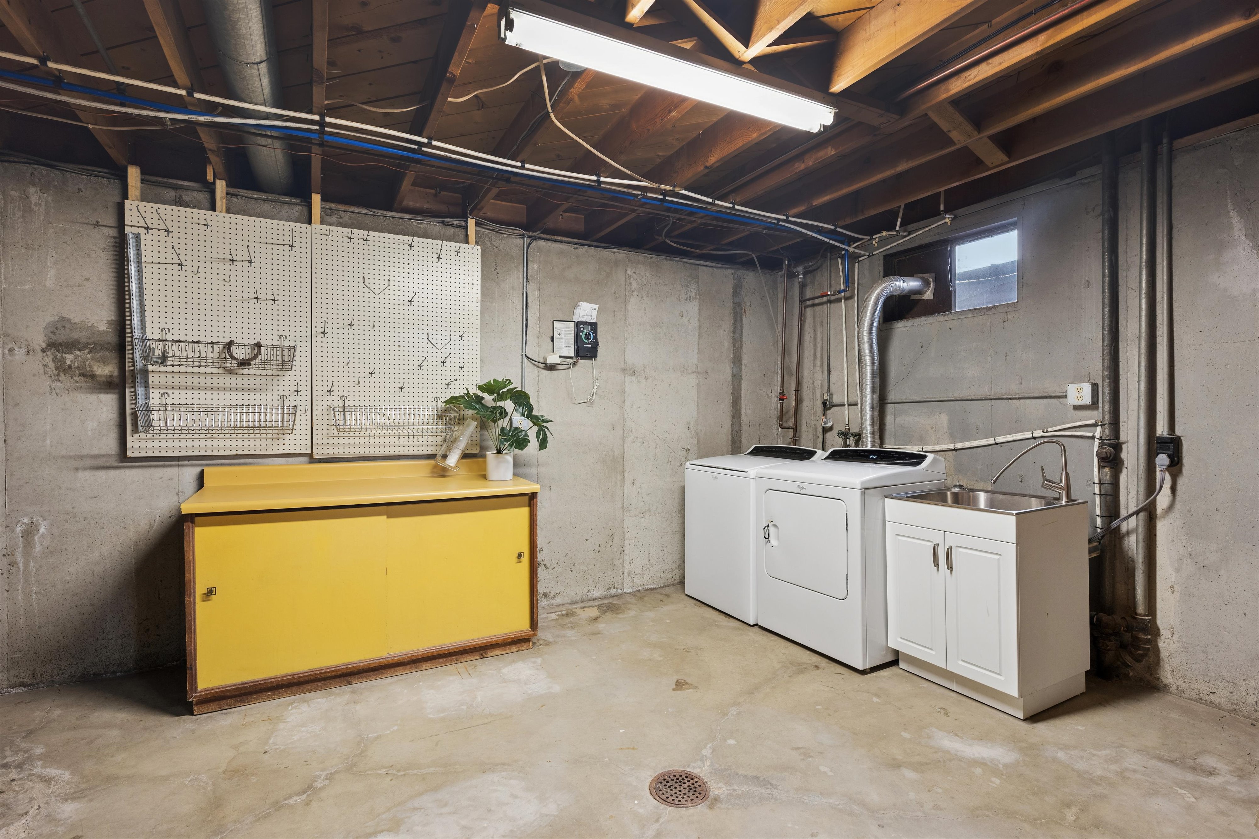  Updated & Spacious Ranch Home with Finished Basement - 物件實景