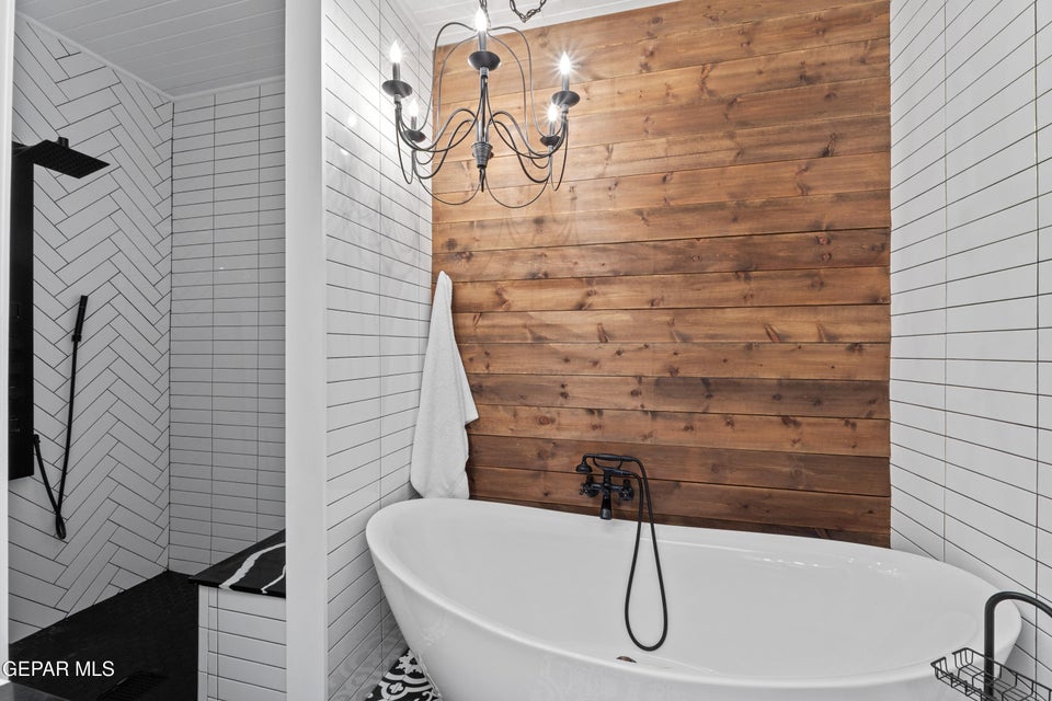 El Paso, Texas, 79936, United States, 5 Bedrooms Bedrooms, ,5 BathroomsBathrooms,Residential,For Sale,1980417