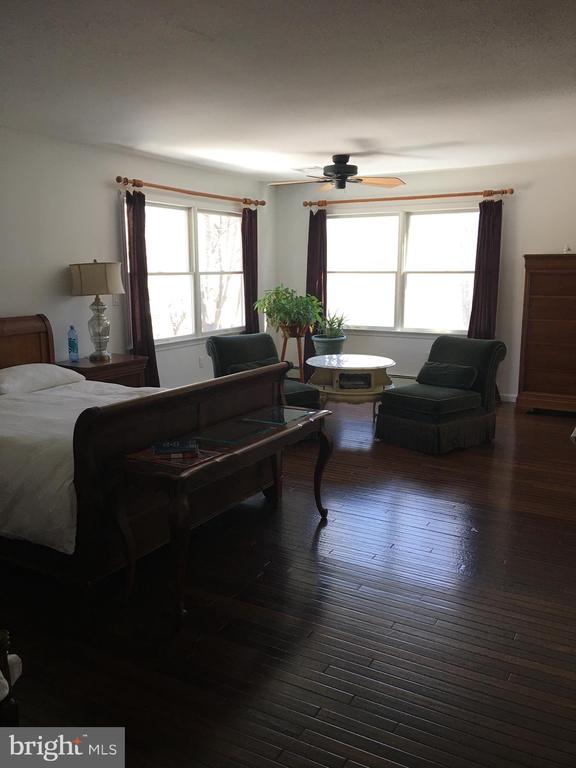 Manalapan, New Jersey, 07726, United States, 4 Bedrooms Bedrooms, ,3 BathroomsBathrooms,Residential,For Sale,1977745