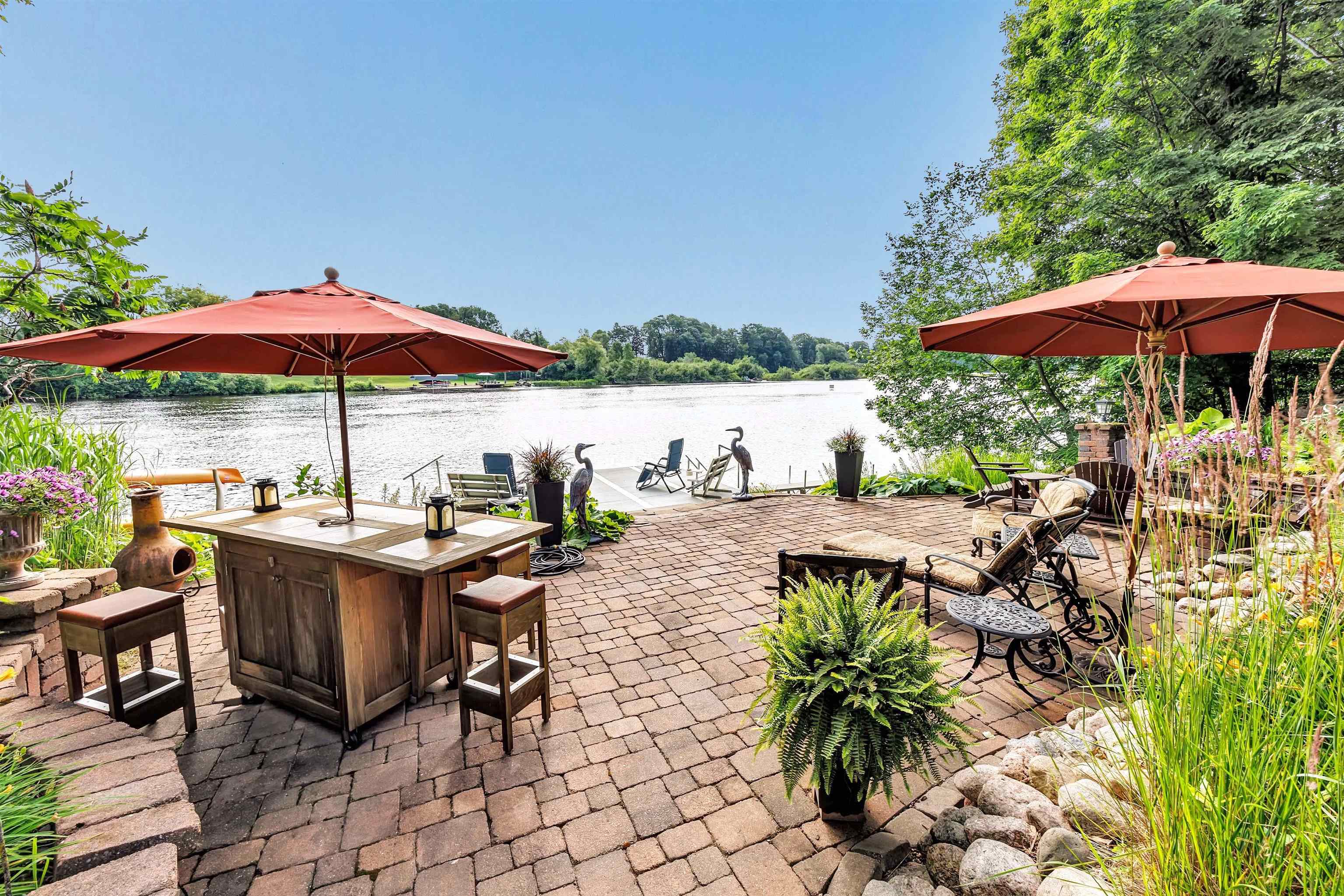SHAWANO, Wisconsin, 54166, United States, 5 Bedrooms Bedrooms, ,3 BathroomsBathrooms,Residential,For Sale,1912460