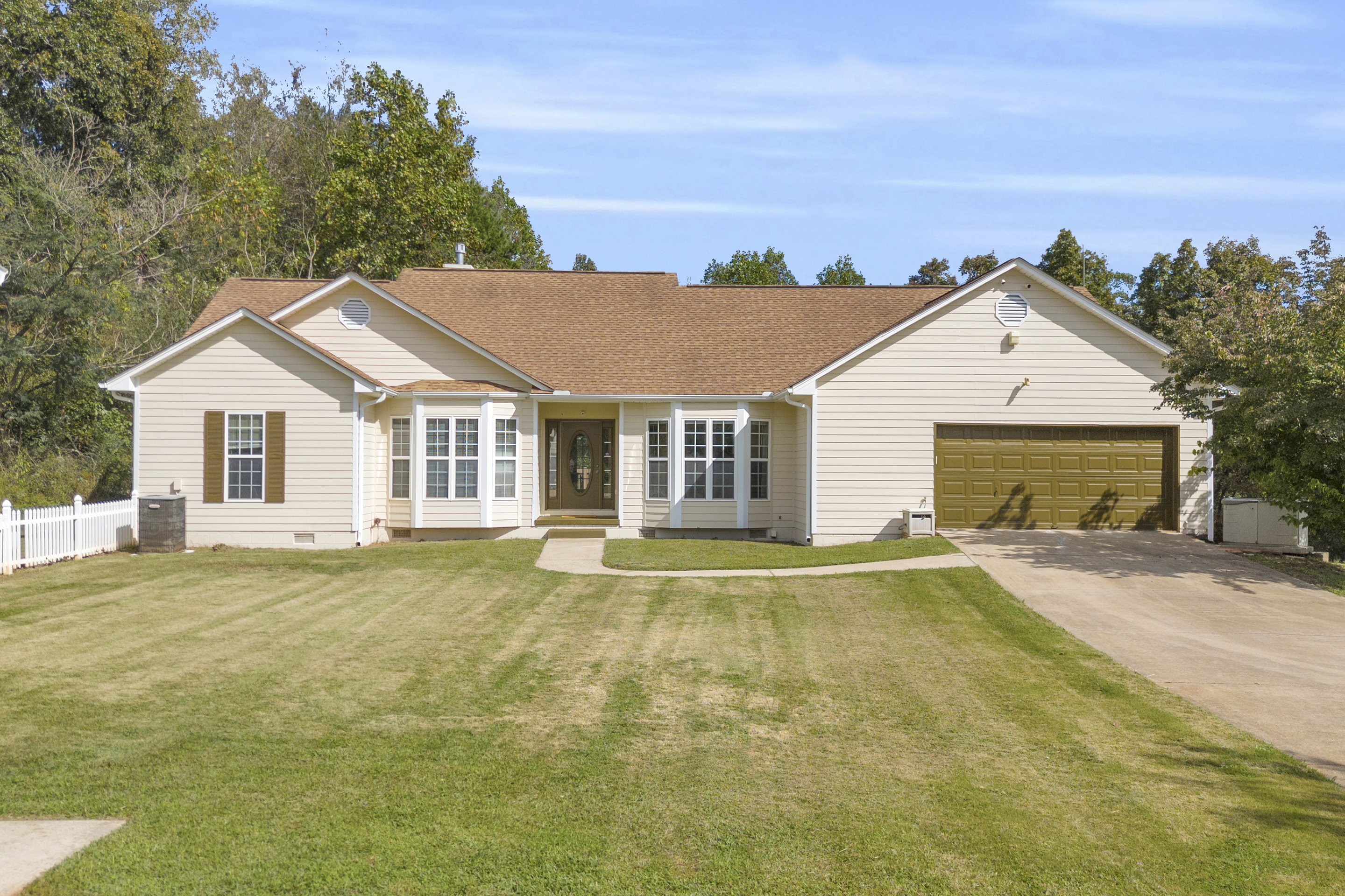 Cleveland, Georgia, 30528, United States, 3 Bedrooms Bedrooms, ,2 BathroomsBathrooms,Residential,For Sale,1979350