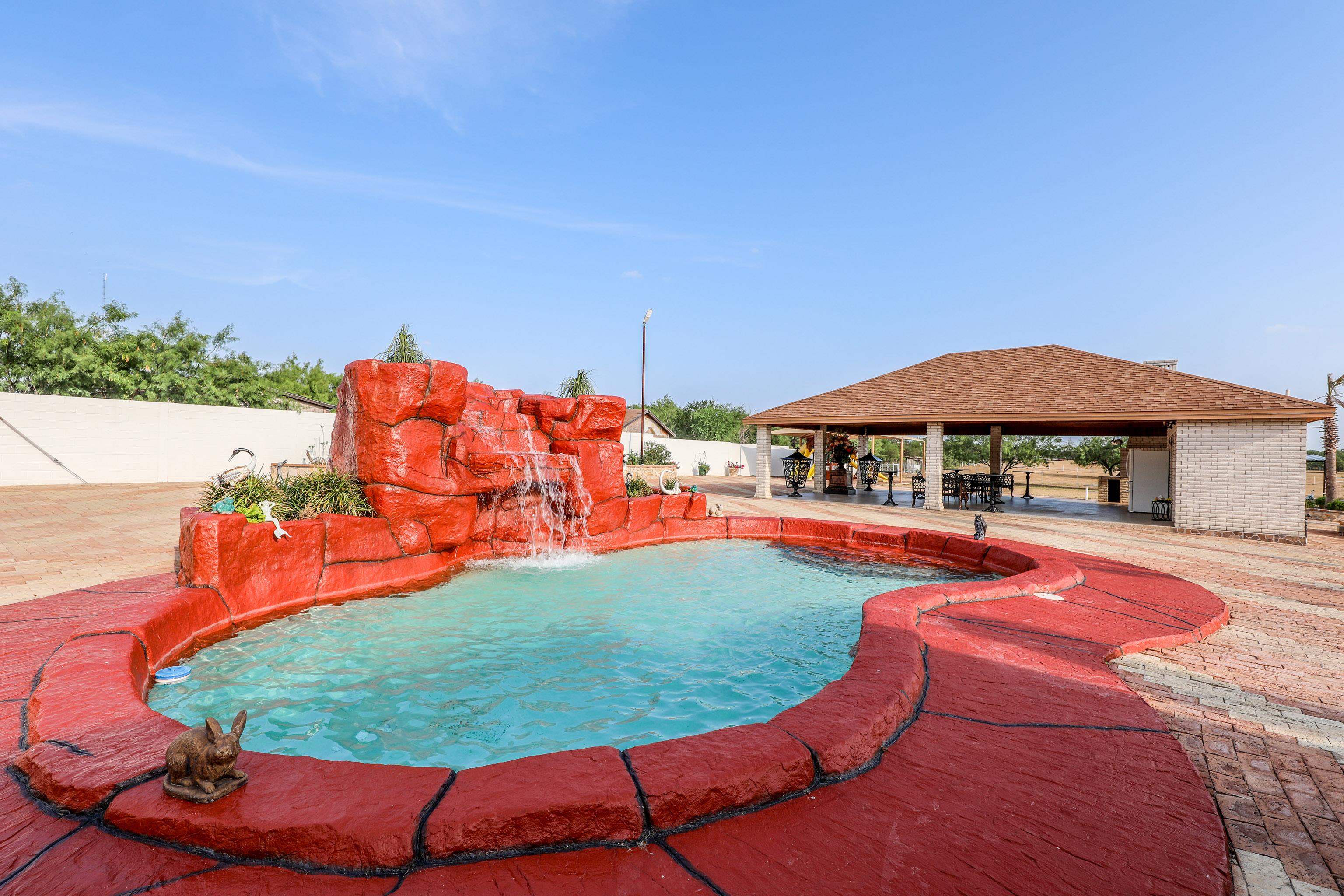 LAREDO, Texas, 78046, United States, 3 Bedrooms Bedrooms, ,4 BathroomsBathrooms,Residential,For Sale,1848774
