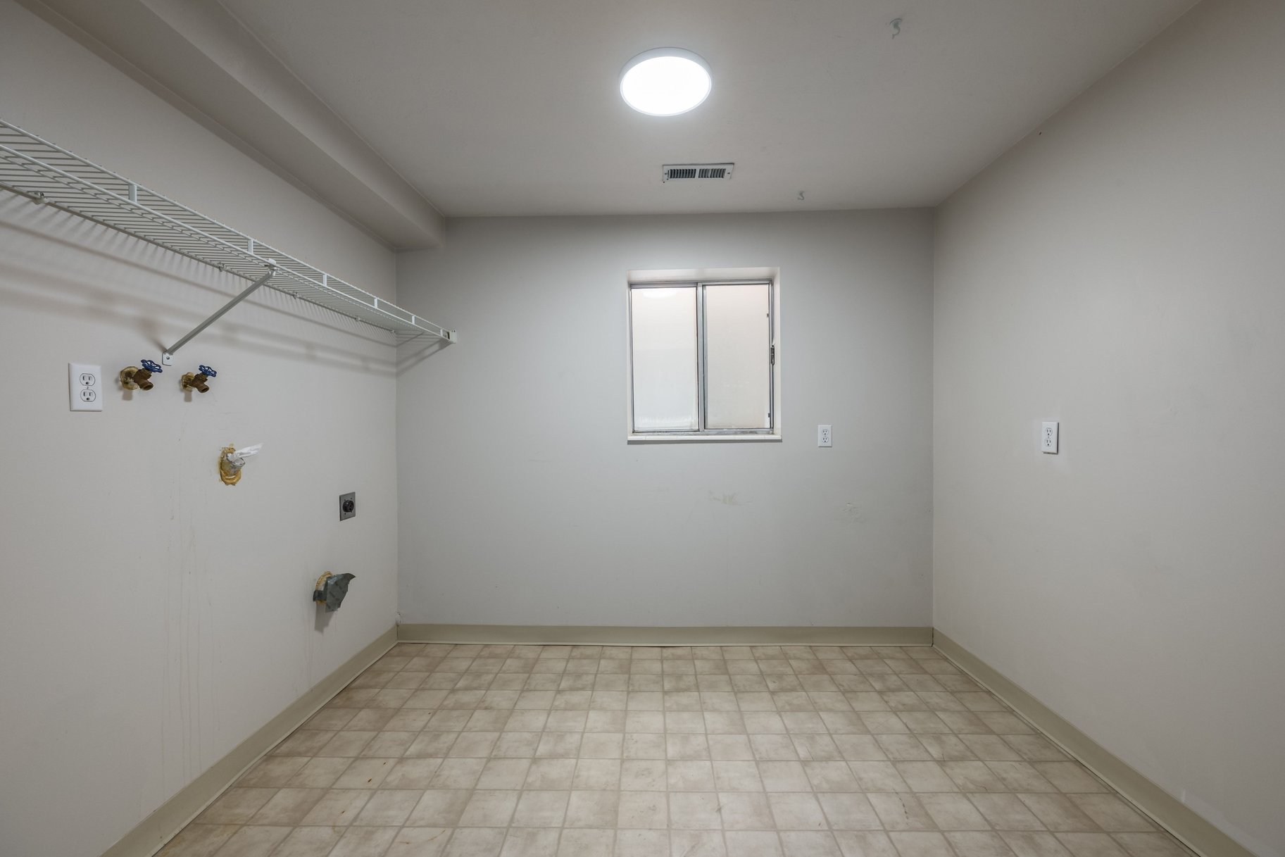  Updated Sandy Home With One of a Kind Location With Unobstructed Mountain Views - 物件實景