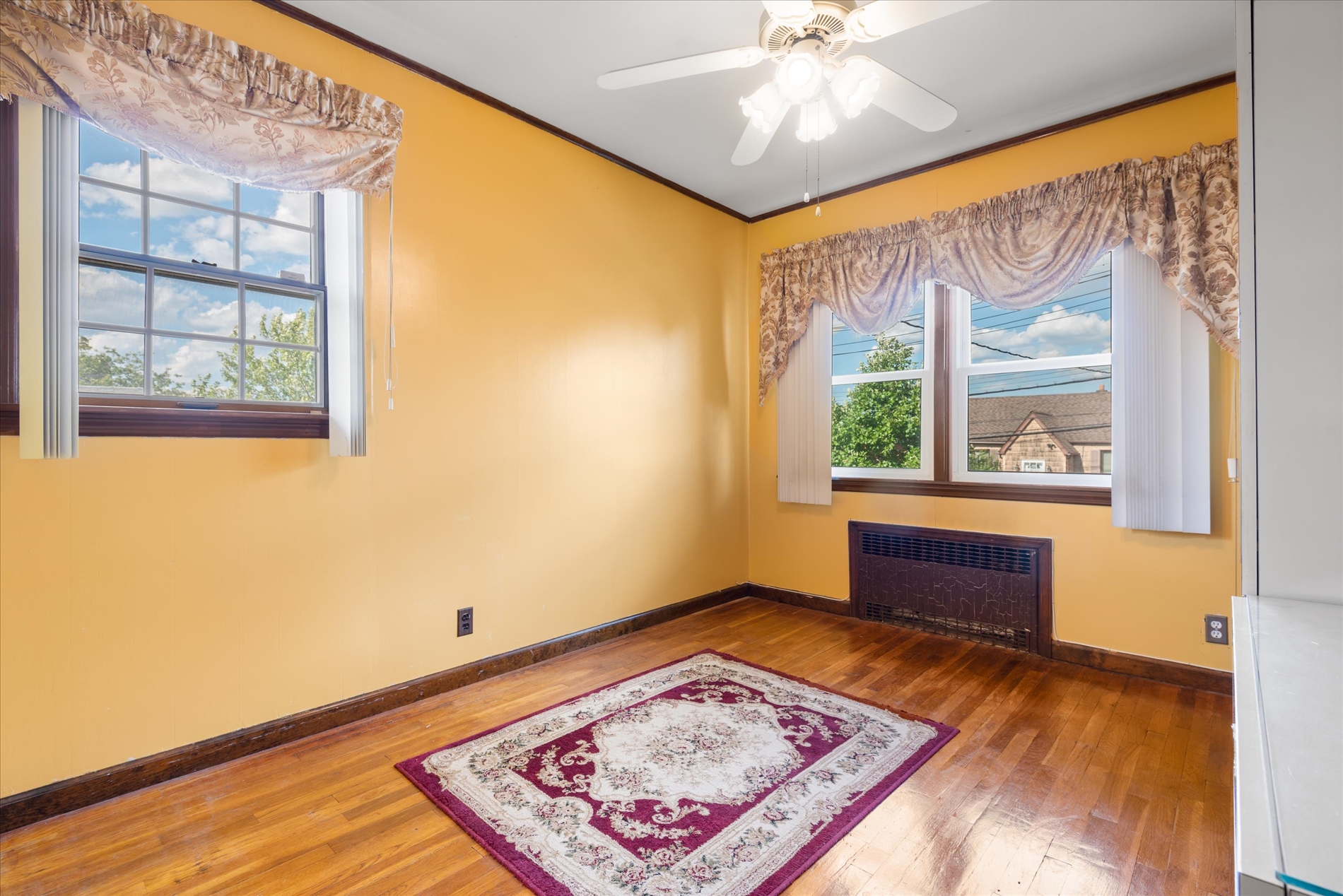 Howard Beach, New York, 11414, United States, 4 Bedrooms Bedrooms, ,3 BathroomsBathrooms,Residential,For Sale,1835164
