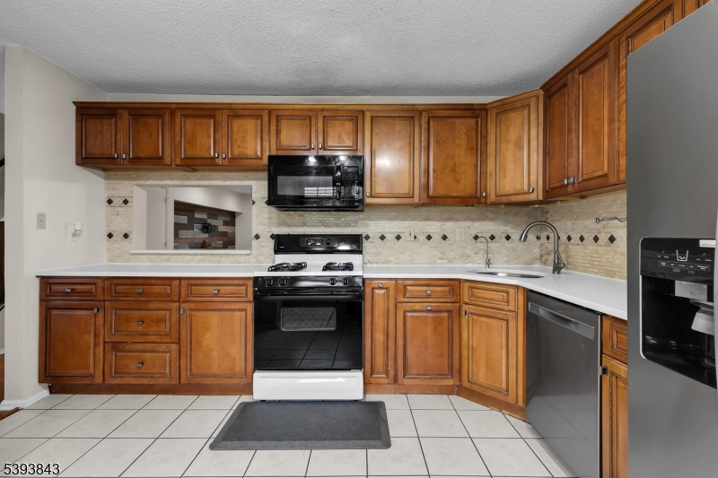 Bernards Twp., New Jersey, 07920, United States, 2 Bedrooms Bedrooms, ,3 BathroomsBathrooms,Residential,For Sale,1972655