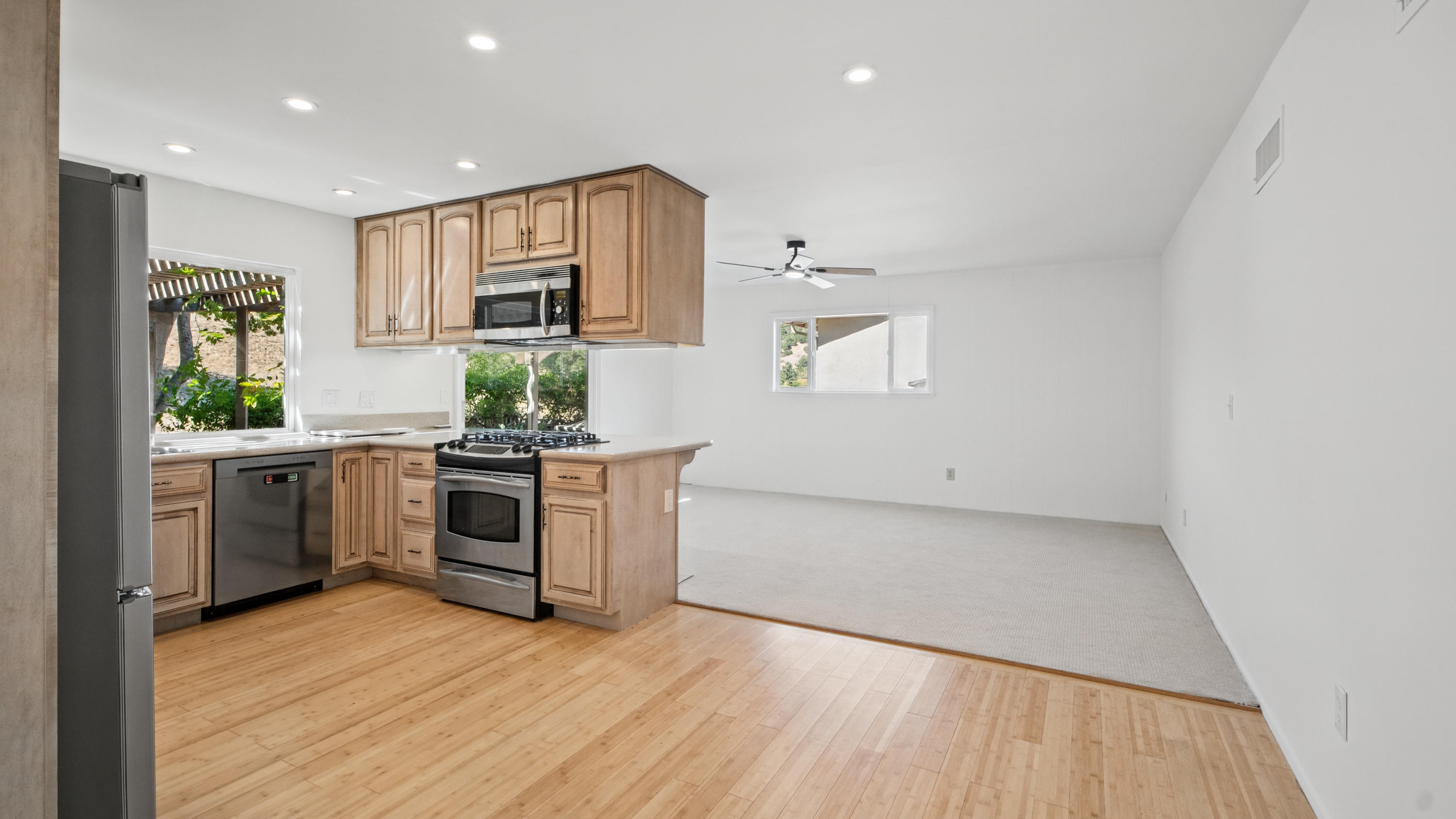  Spacious Mont Marin Contemporary with Open Space Views - 物件實景