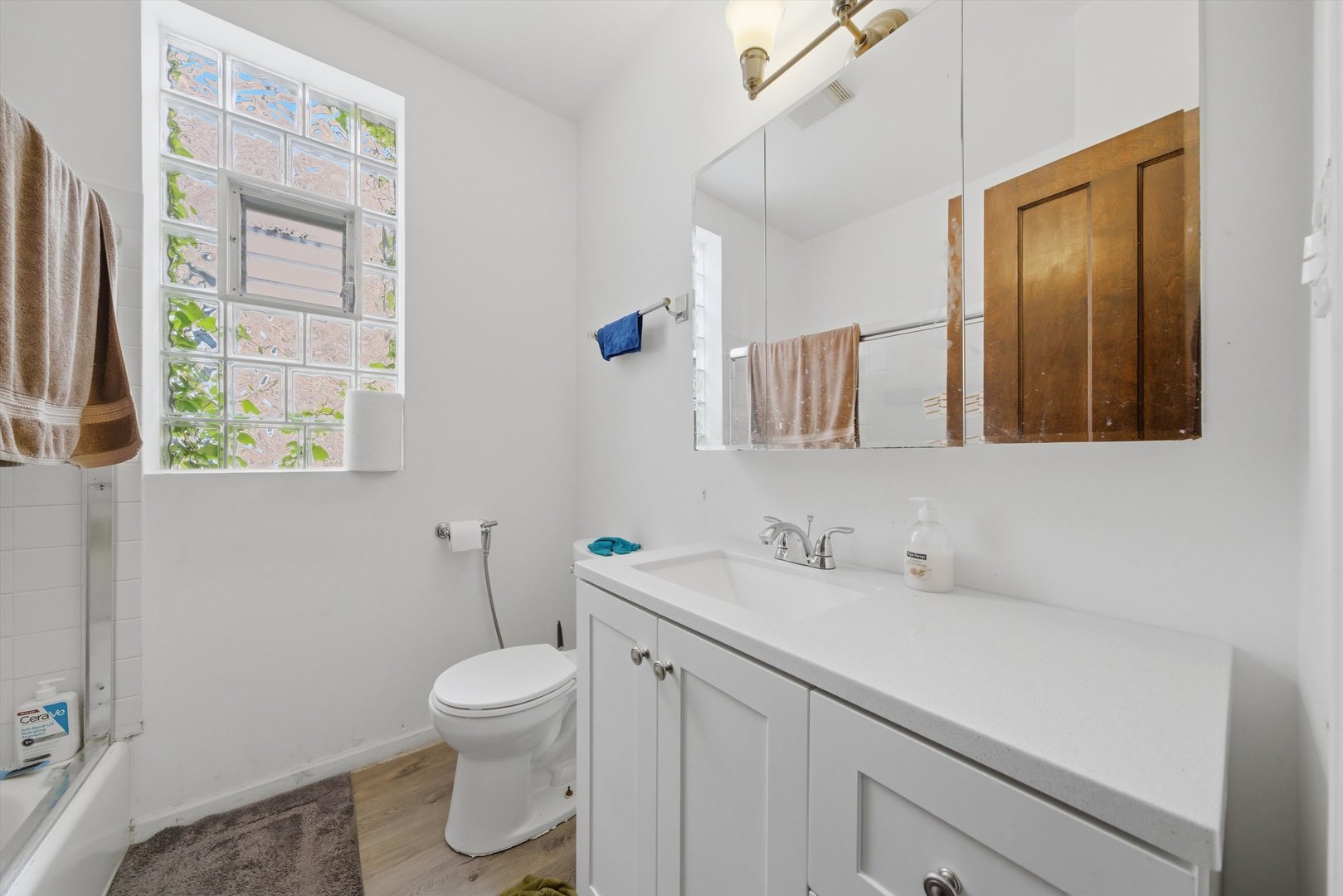 Chicago, Illinois, 60659, United States, 9 Bedrooms Bedrooms, ,Residential,For Sale,2040474