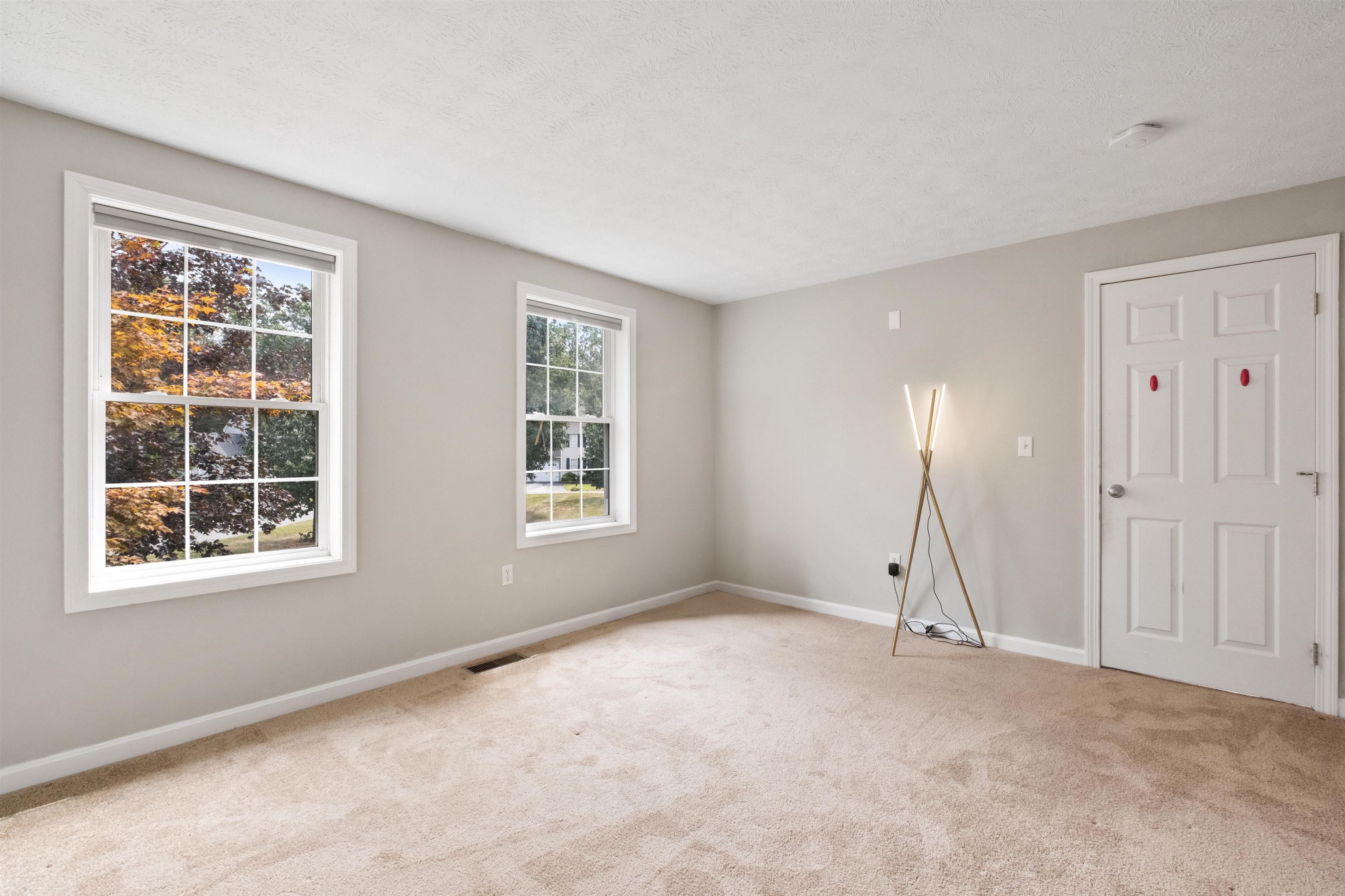 Hudson, New Hampshire, 03051, United States, 3 Bedrooms Bedrooms, ,2 BathroomsBathrooms,Residential,For Sale,1940270