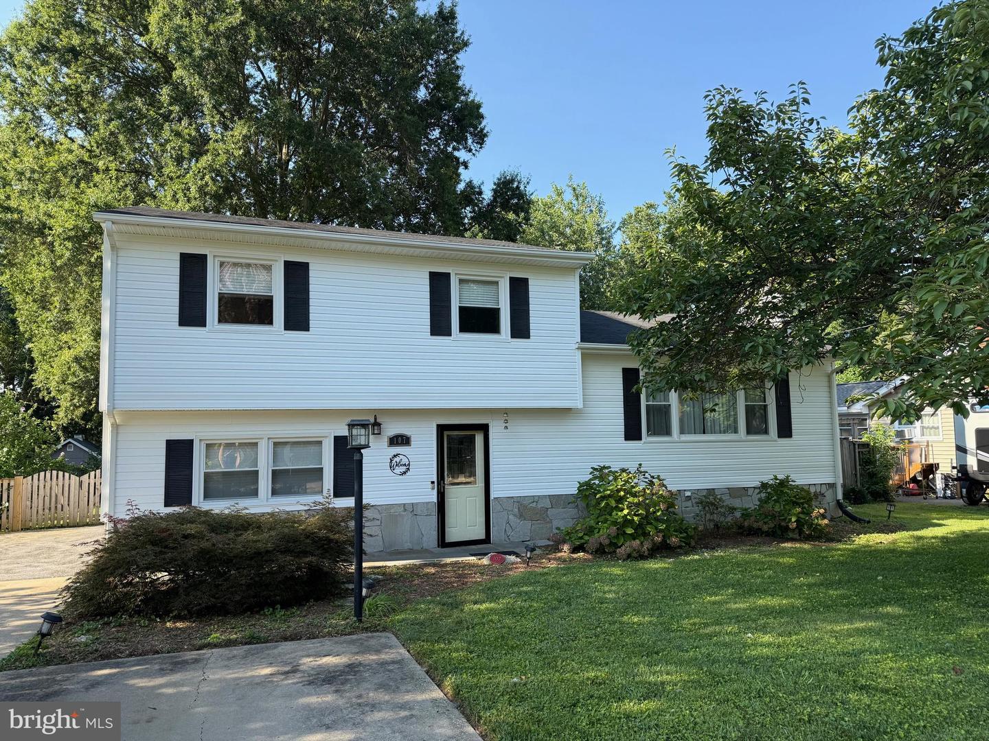 Annapolis, Maryland, 21403, United States, 4 Bedrooms Bedrooms, ,2 BathroomsBathrooms,Residential,For Sale,1896328