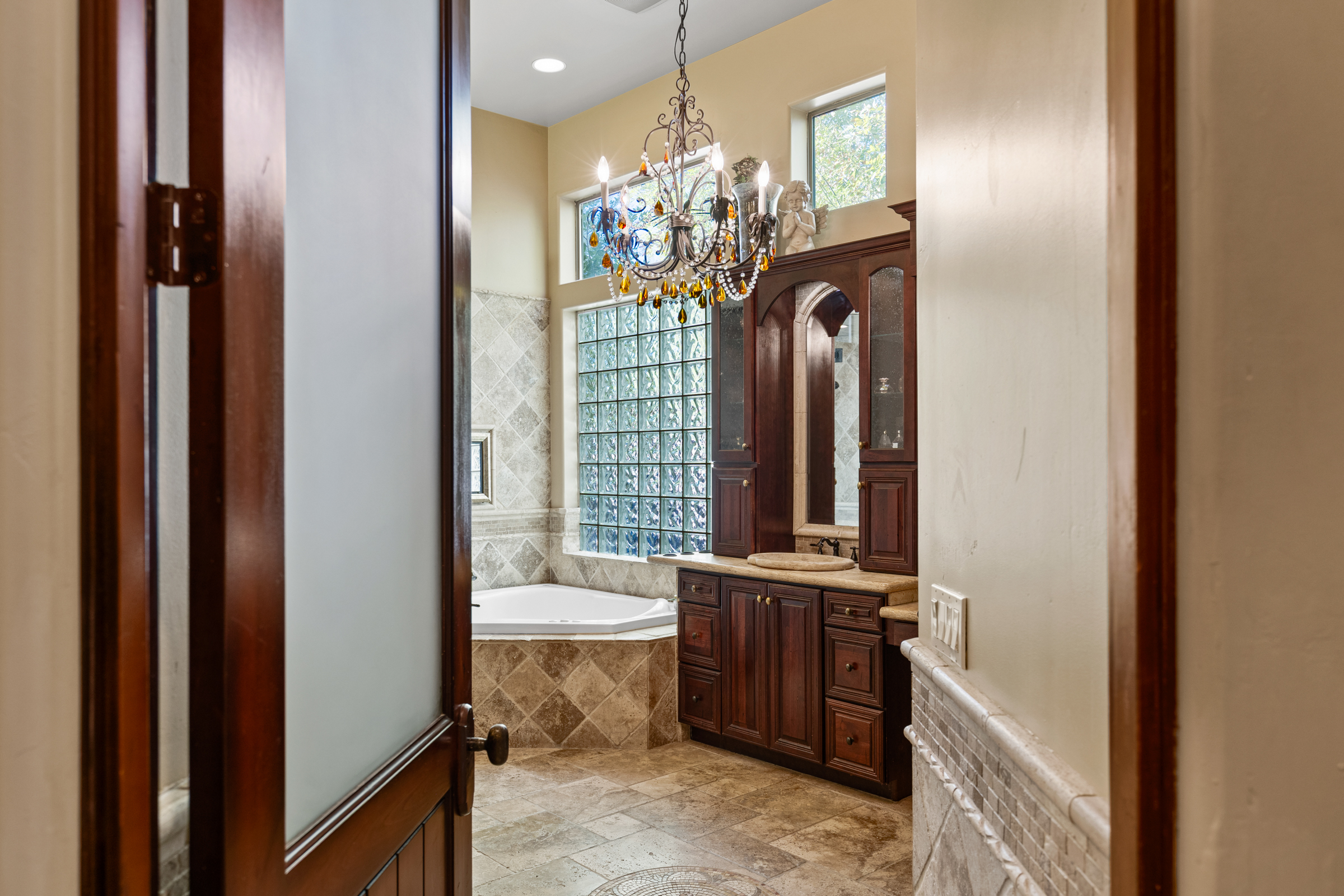 Tempe, Arizona, 85284, United States, 5 Bedrooms Bedrooms, ,3 BathroomsBathrooms,Residential,For Sale,1989924