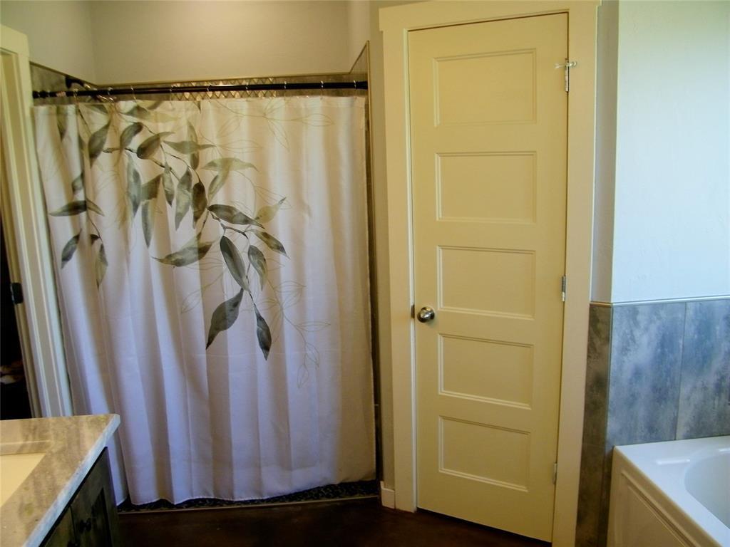 Kingfisher, Oklahoma, 73750, United States, 4 Bedrooms Bedrooms, ,3 BathroomsBathrooms,Residential,For Sale,2005459