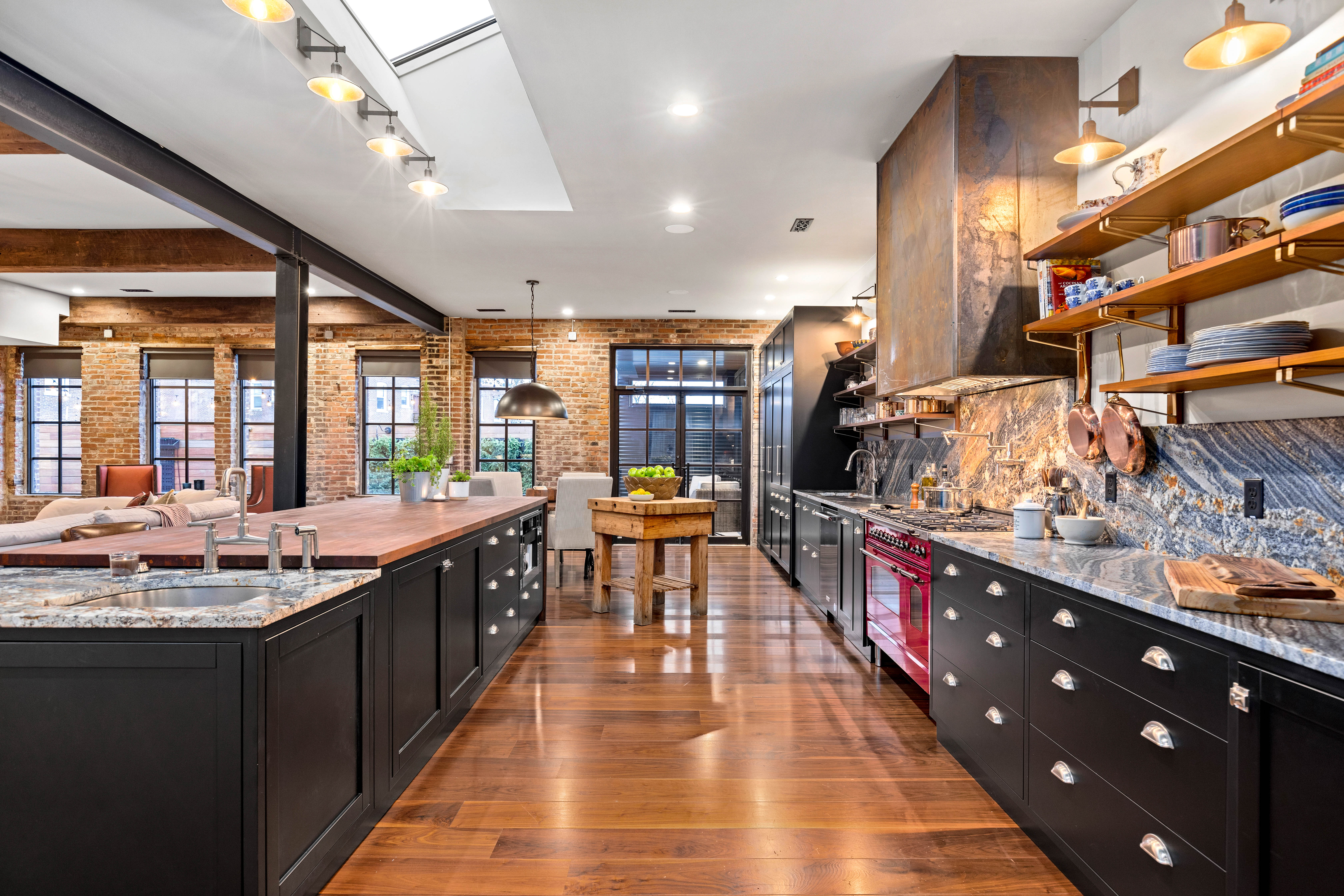  Discover this stunning & highly desirable property in the heart of the CWE - 物件實景