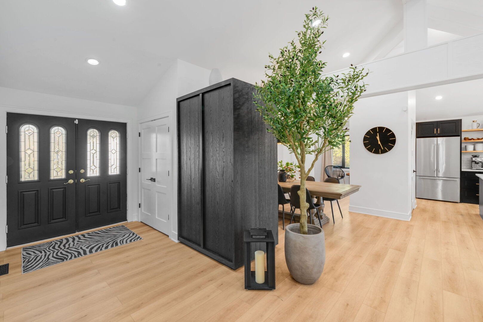 Oak Brook, Illinois, 60523, United States, 3 Bedrooms Bedrooms, ,4 BathroomsBathrooms,Residential,For Sale,1993293