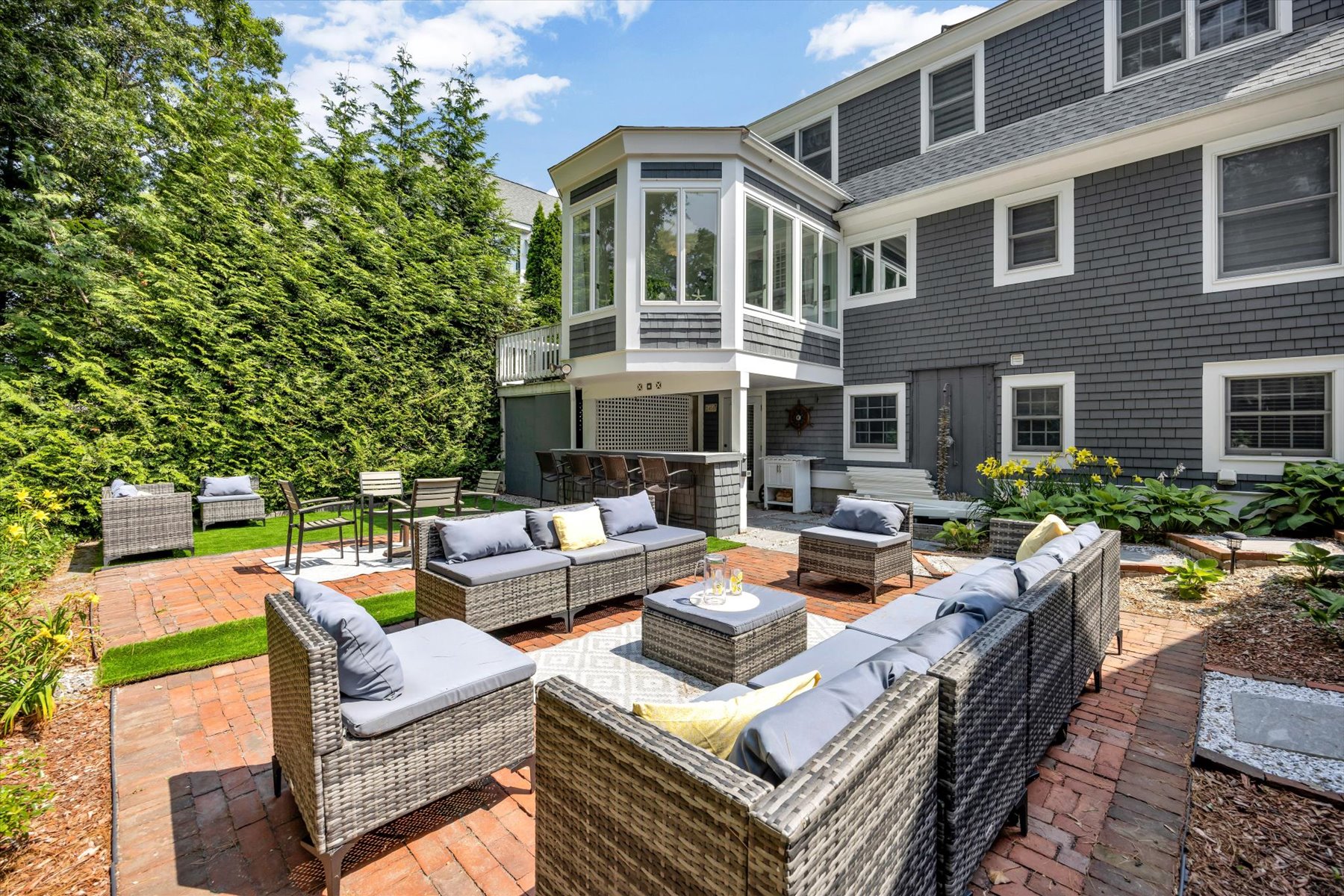  Beautifully Remodeled Cape Style Home - 物件實景