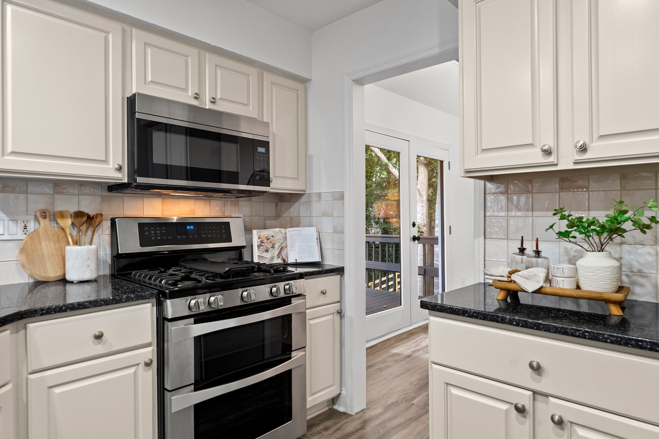  Exceptional Value in Mannings Ridge with Major Updates Throughout - 物件實景