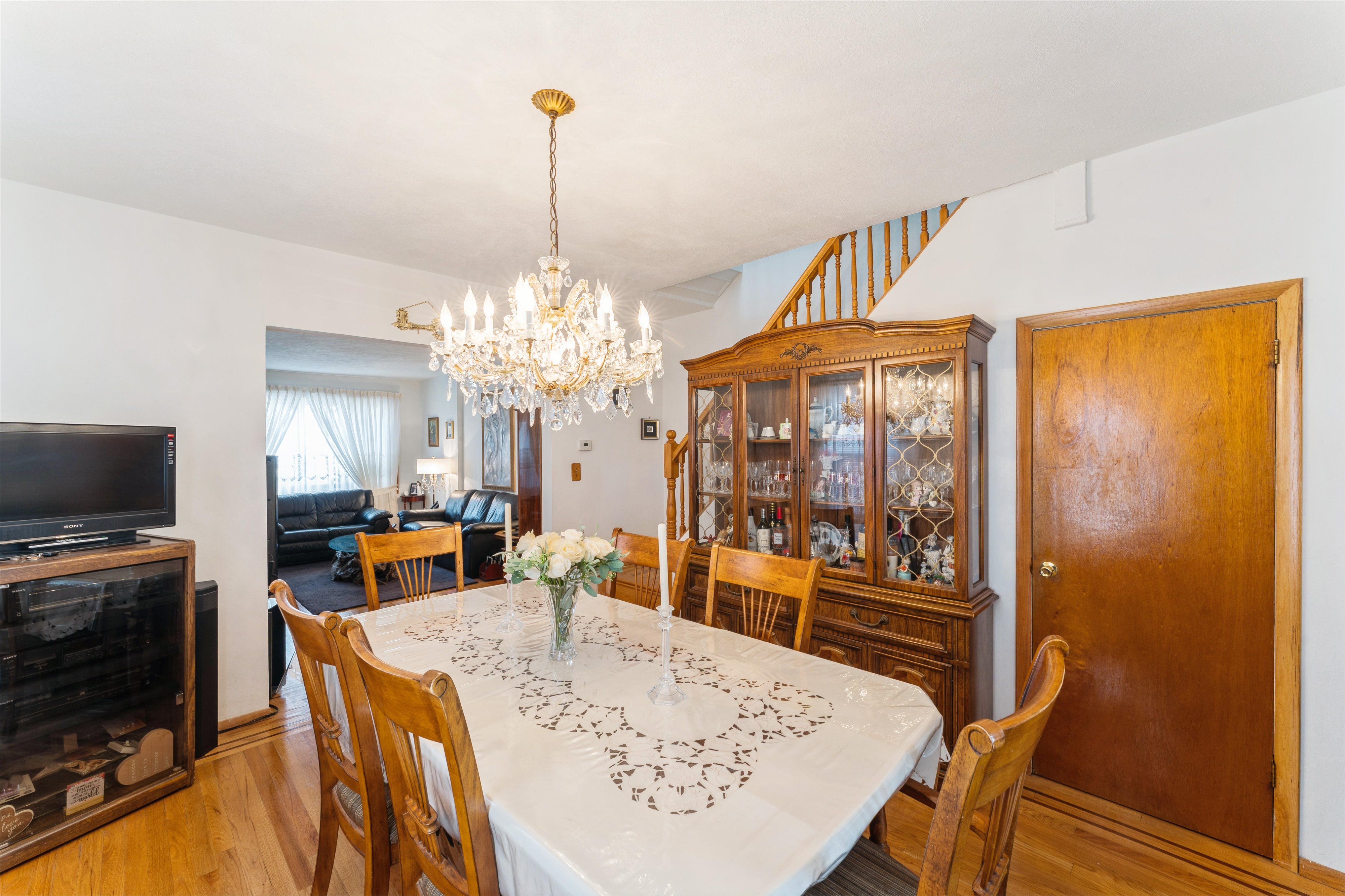 Bayside, New York, 11361, United States, 2 Bedrooms Bedrooms, ,2 BathroomsBathrooms,Residential,For Sale,1988869