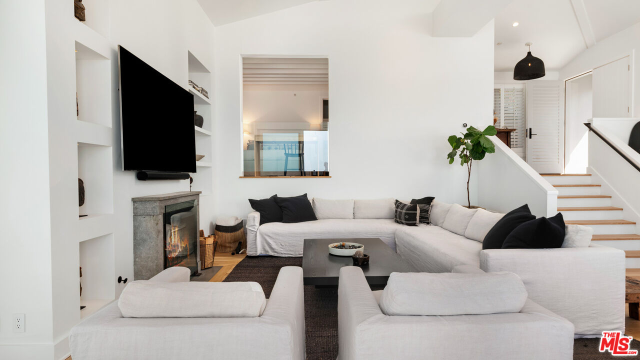 Malibu, California, 90265, United States, 4 Bedrooms Bedrooms, ,5 BathroomsBathrooms,Residential,For Sale,1897741