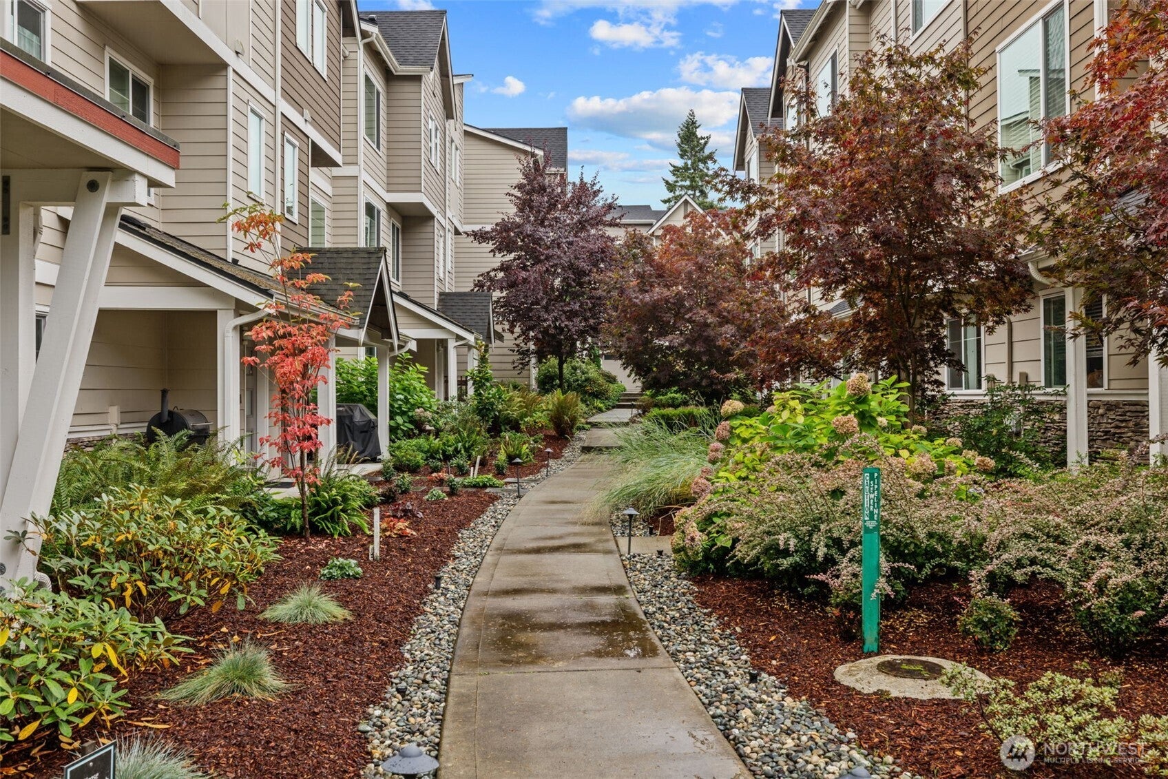 Everett, Washington, 98208, United States, 2 Bedrooms Bedrooms, ,2 BathroomsBathrooms,Residential,For Sale,1975996