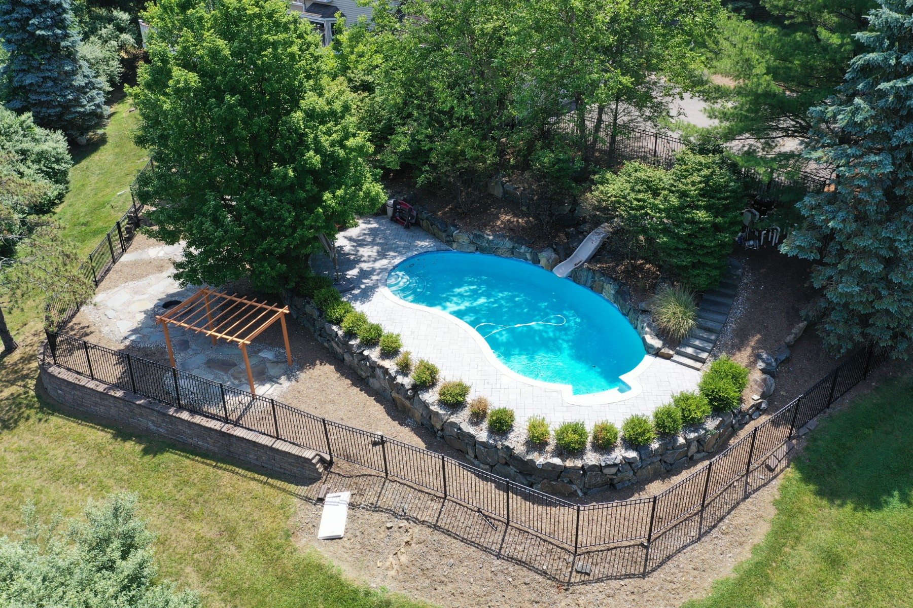  Custom Built Colonial Home with Mountain Views and Exceptional Outdoor Setting - 物件實景