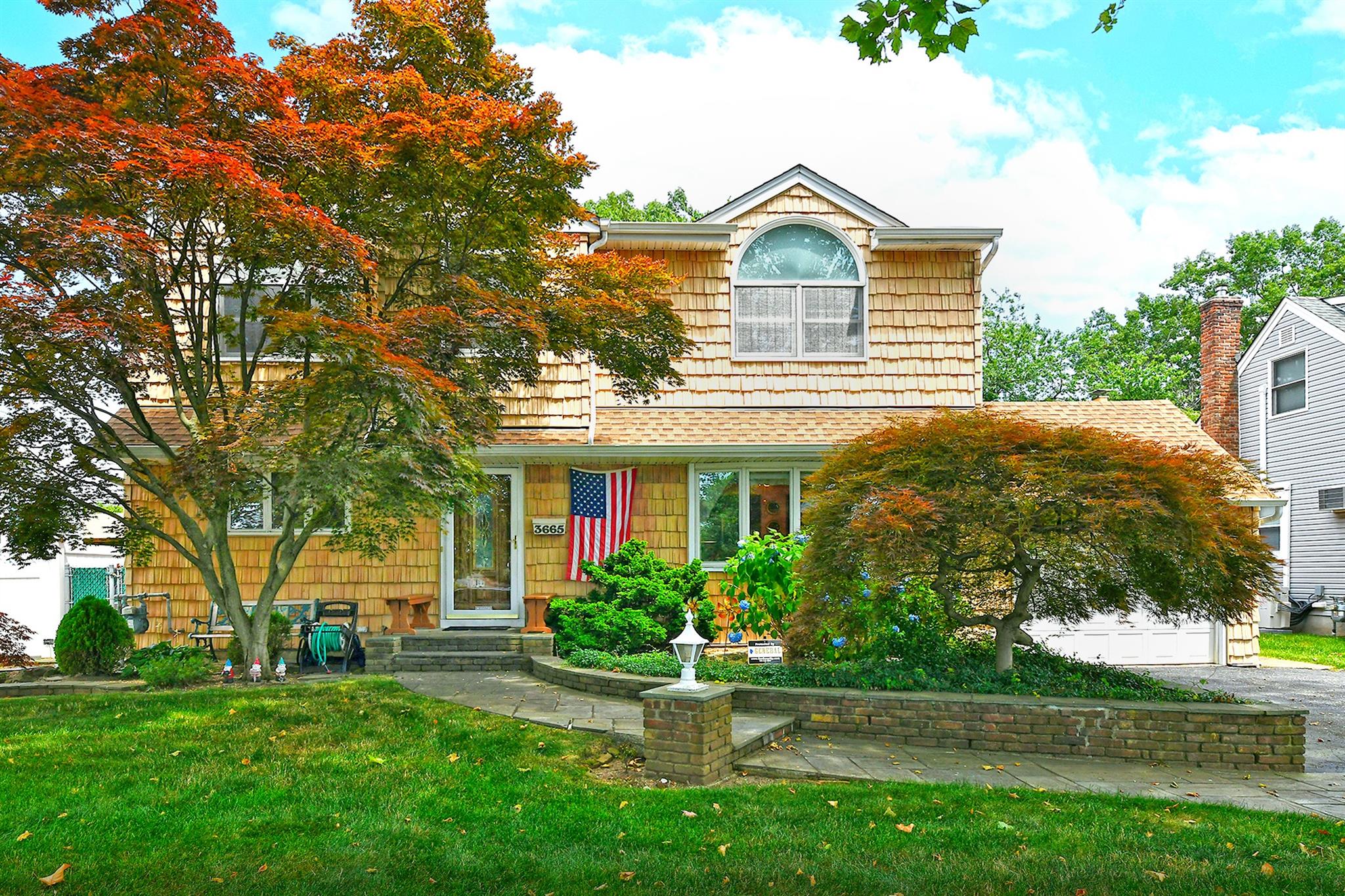 Centerview Ave, Wantagh, NY 11793