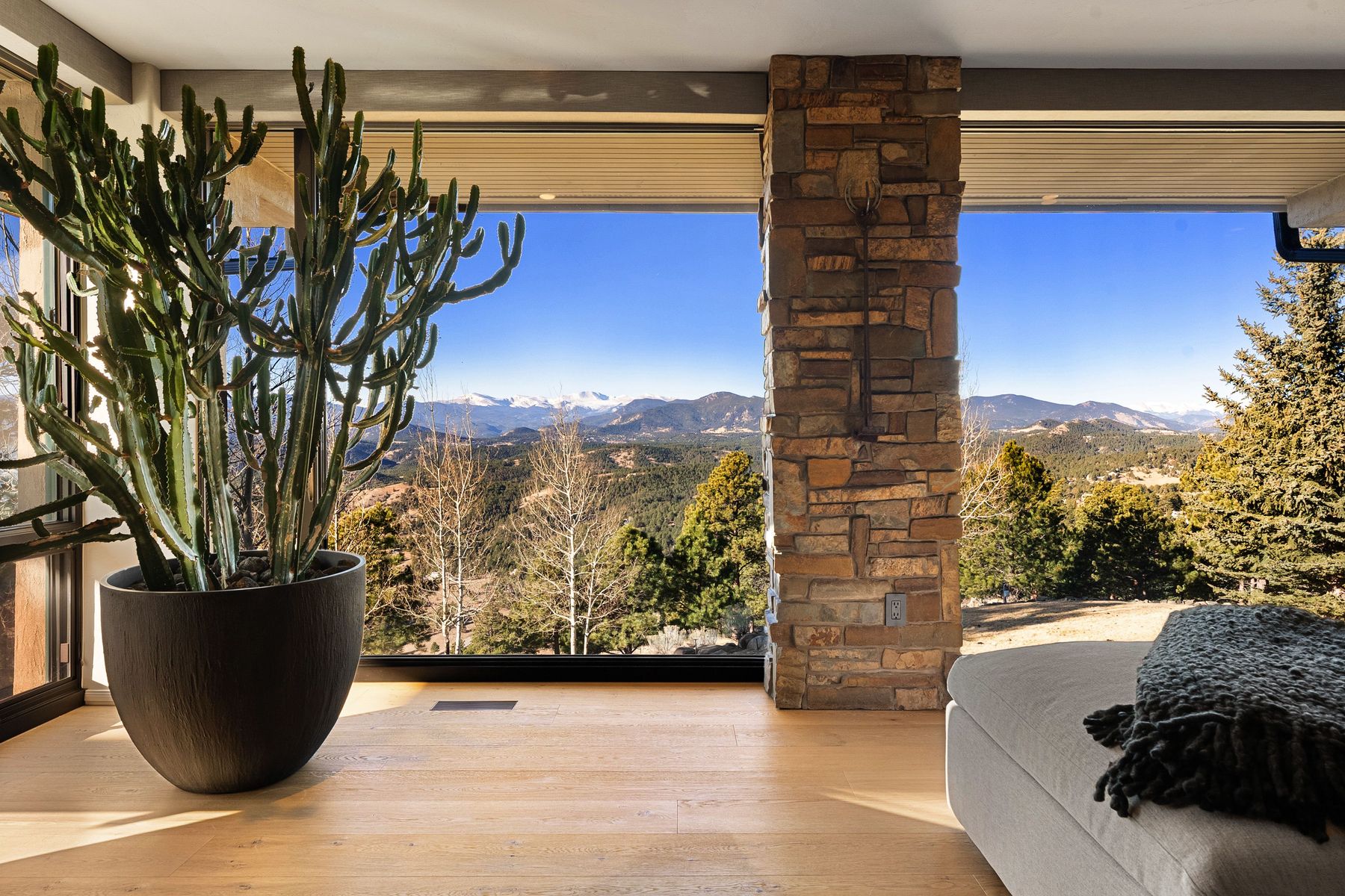  Premium Location with Unobstructed Front Range Views - 物件實景